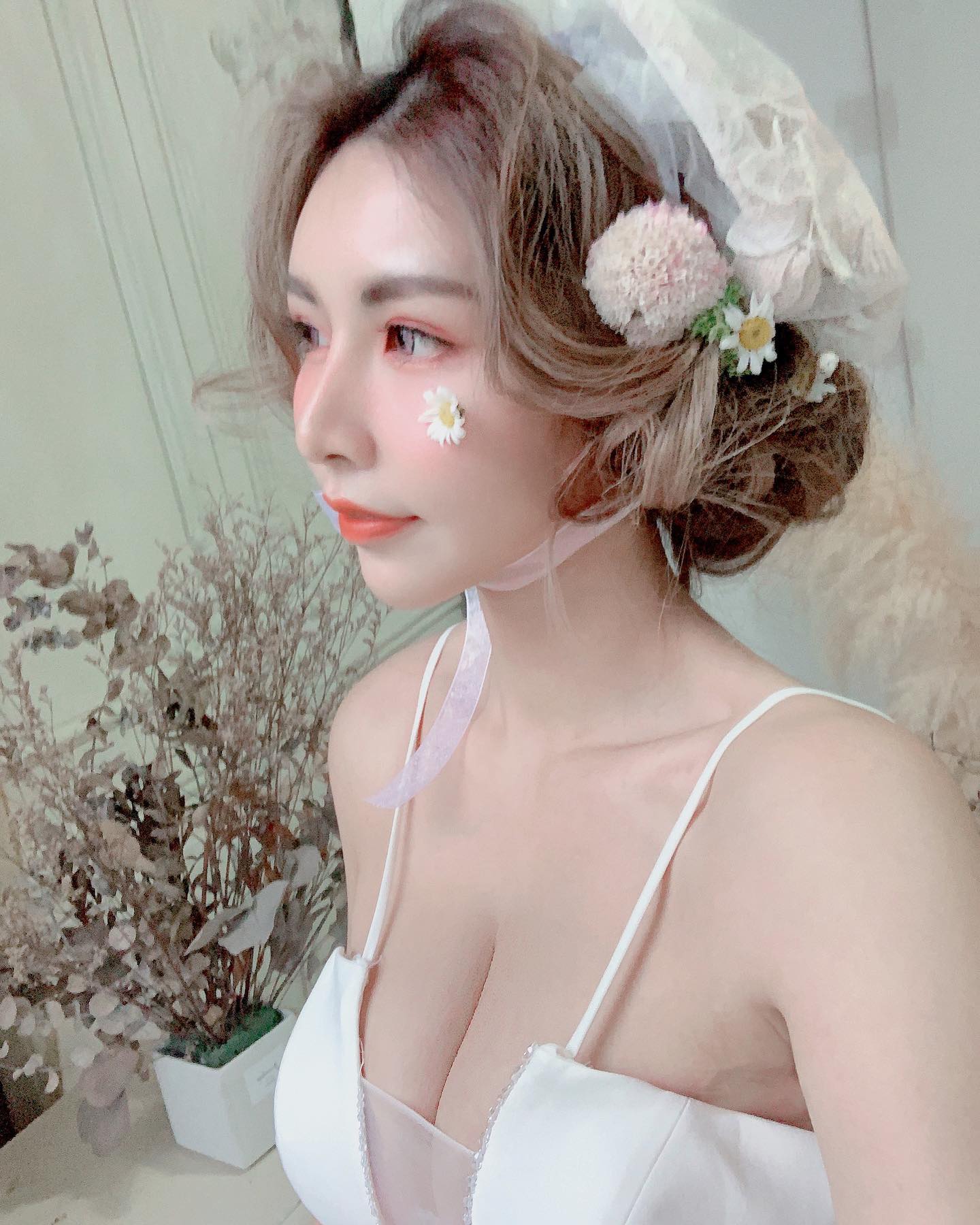 神秘大奶妹「周念薰」顏值太逆天！胸氣逼人！情慾味飄散路人大喊吃不消-第1章-图片1