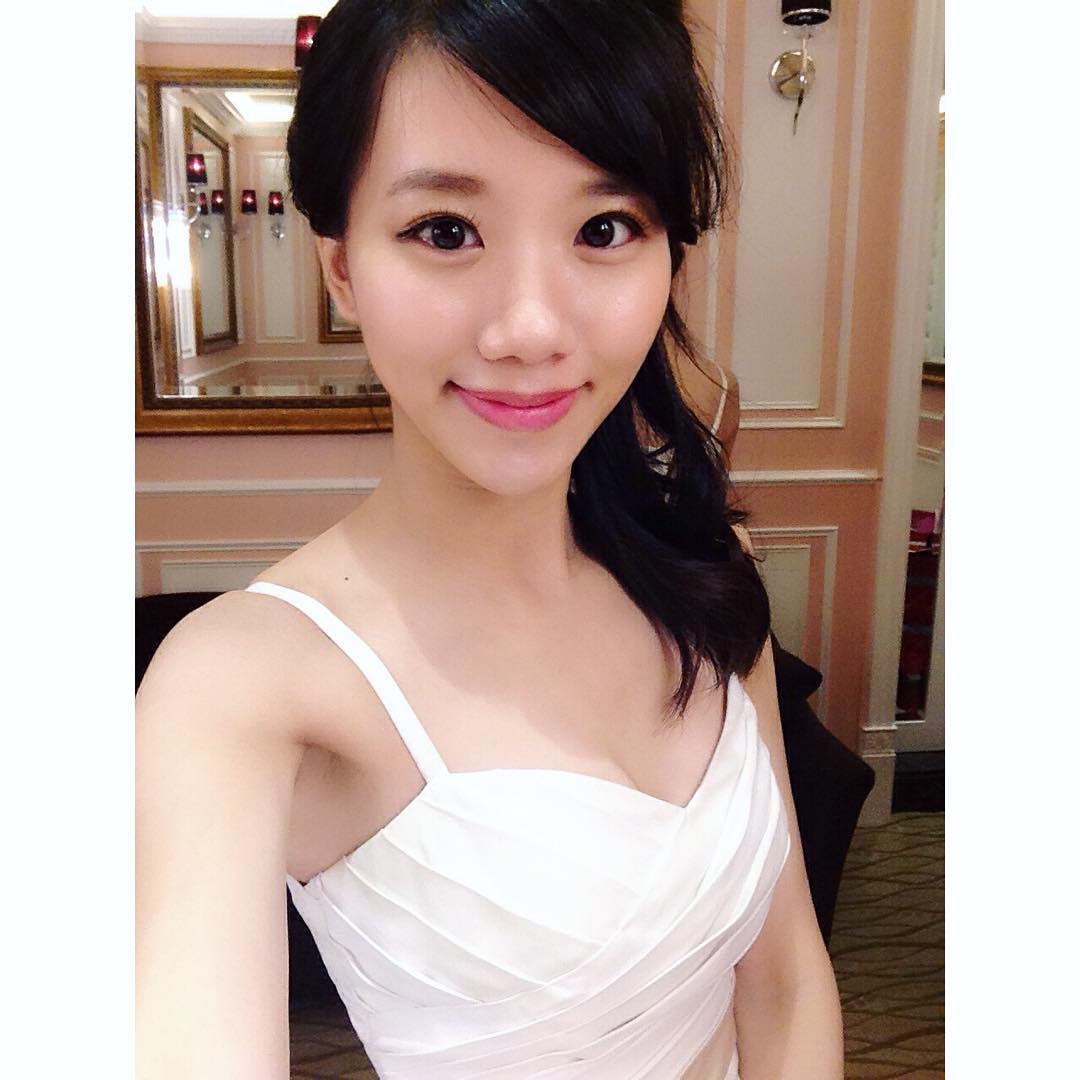 電眼正妹「Chiapu Chou」氣質亮麗，養眼的「迷人酥胸」畫面讓人戀愛啦-第1章-图片1