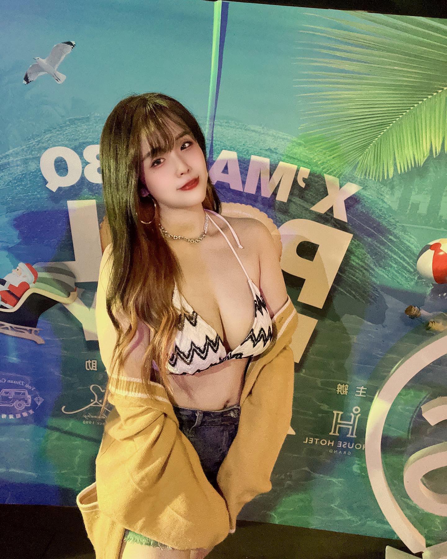 爆奶妹「果凍兒」養眼畫面讓人醉！白皙水嫩的「渾圓兇器」呼之欲出！-第1章-图片3