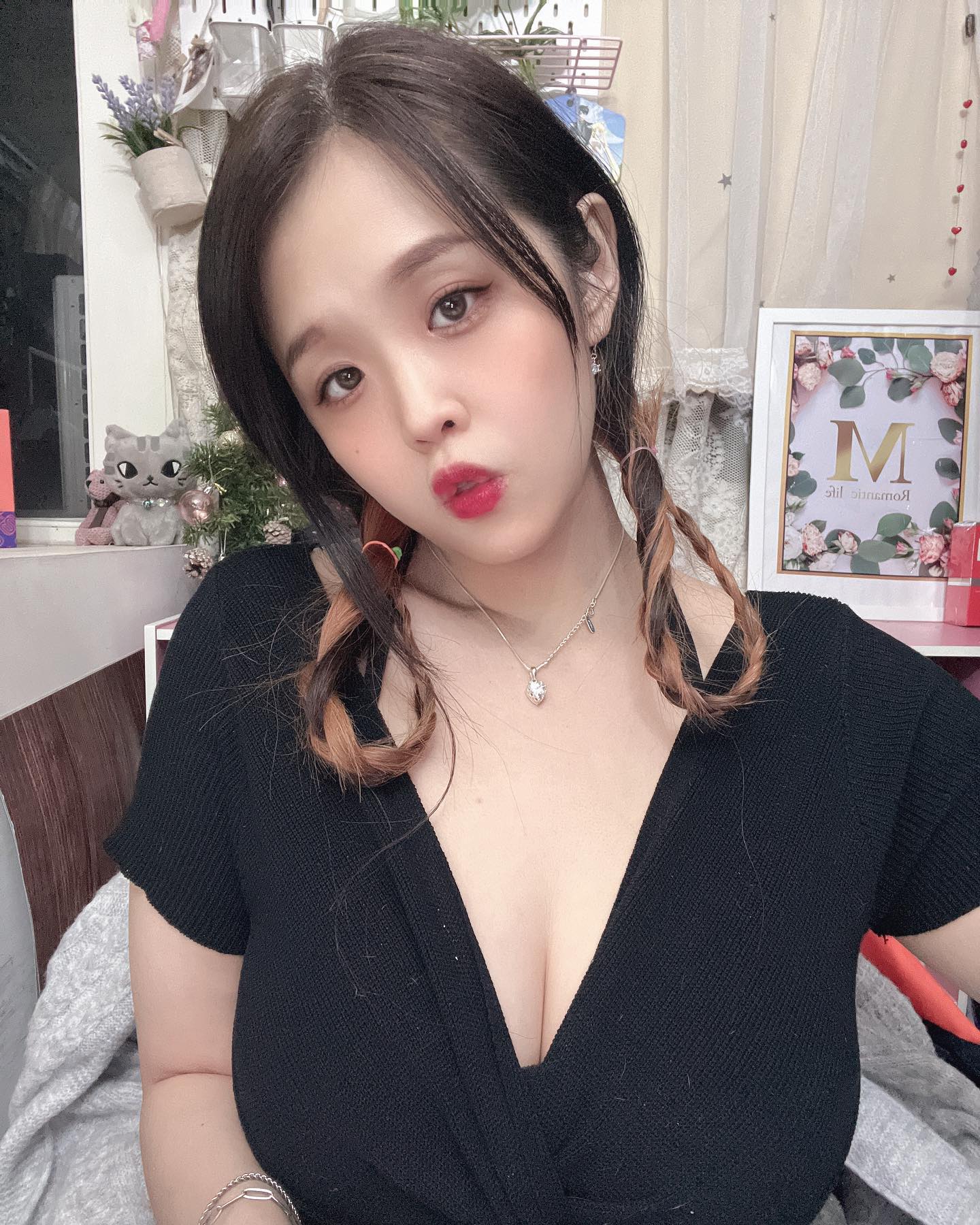 爆奶妹「果凍兒」養眼畫面讓人醉！白皙水嫩的「渾圓兇器」呼之欲出！-第1章-图片6