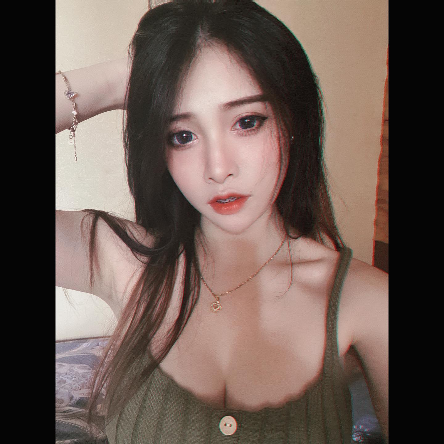 性感妹子「唯娜」快被眼神勾走了！奶味濃厚陣陣飄香！性感胴體曲線大方展現！-第1章-图片2