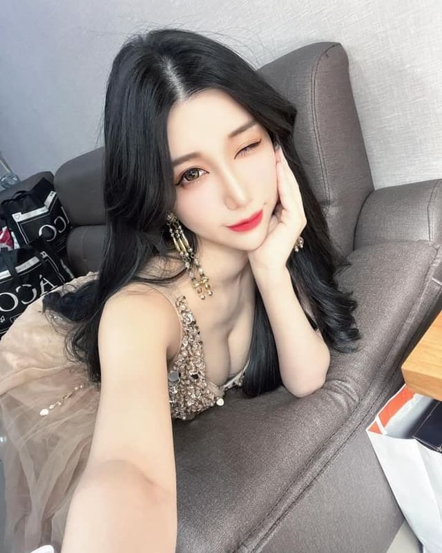 巨乳辣模「miyoyo」牛奶般的肌膚、脣紅齒白，「胸前美乳」傷害值也超高！-第1章-图片1