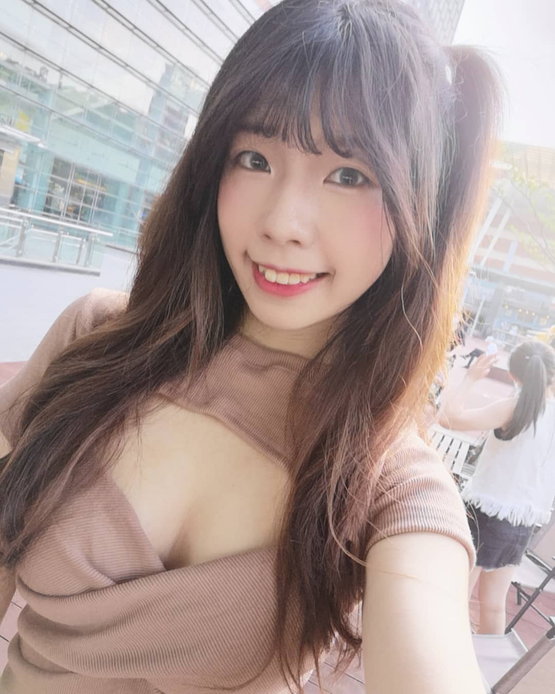 長腿美人「培培」雪白雙球渾圓飽滿，超養眼美胸長腿一次露出！-第1章-图片4