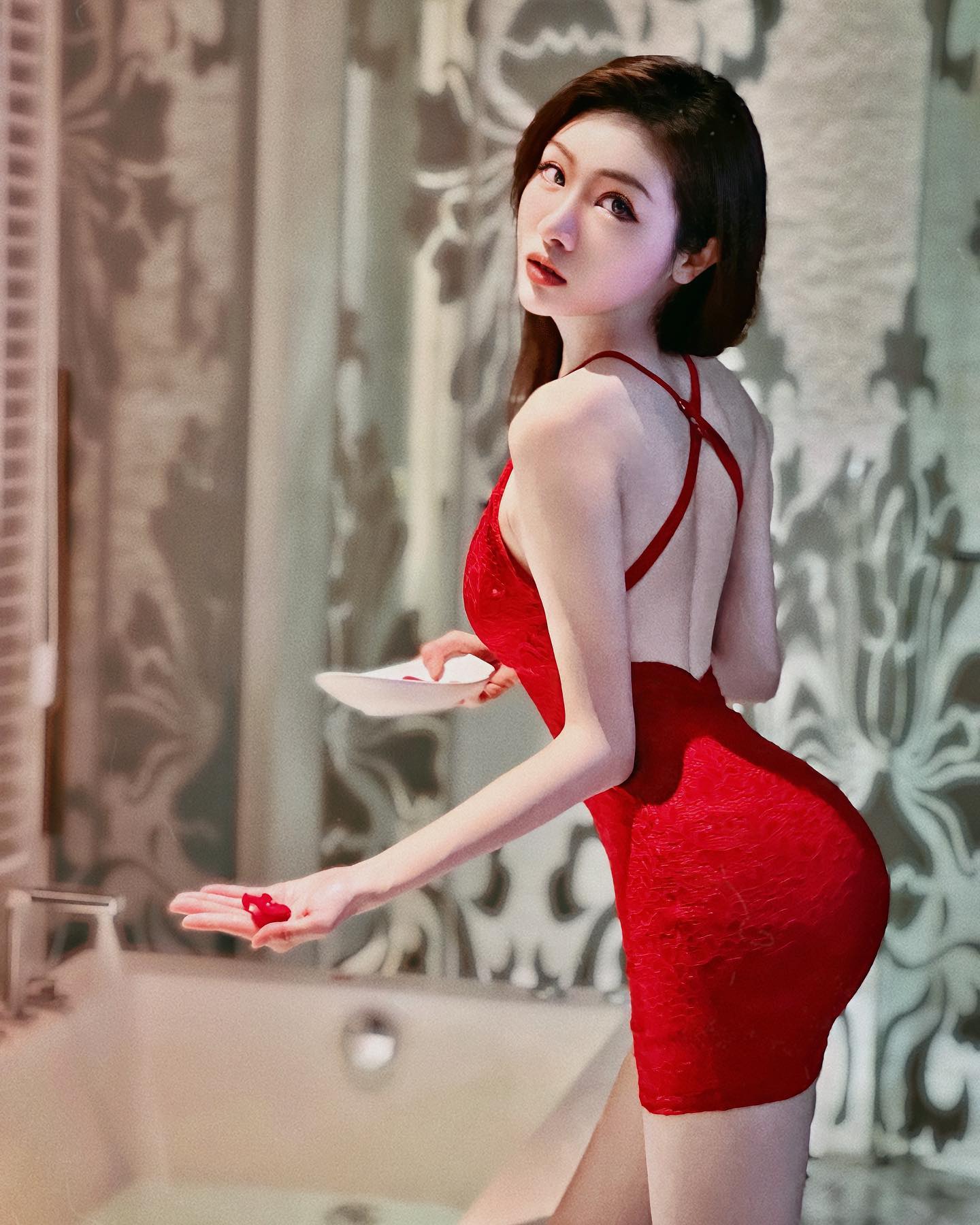 性感女神「吳昱萱」狂曬美腿撩得足控都忍不住爆動，魅力電眼太會撩-第1章-图片6