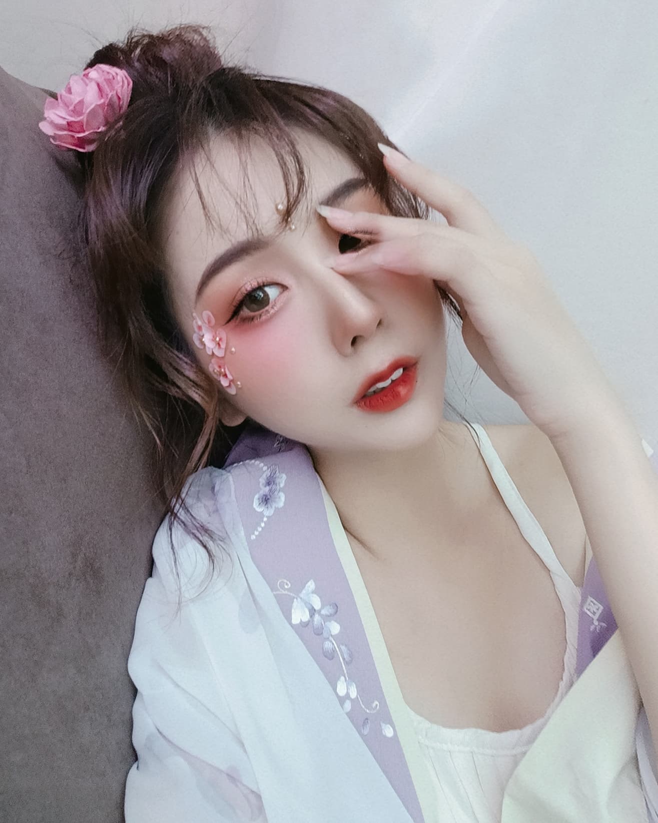 「花傾夕」回眸一笑讓人戀愛！高顏值不讓人失望，乳量超澎湃！-第1章-图片2