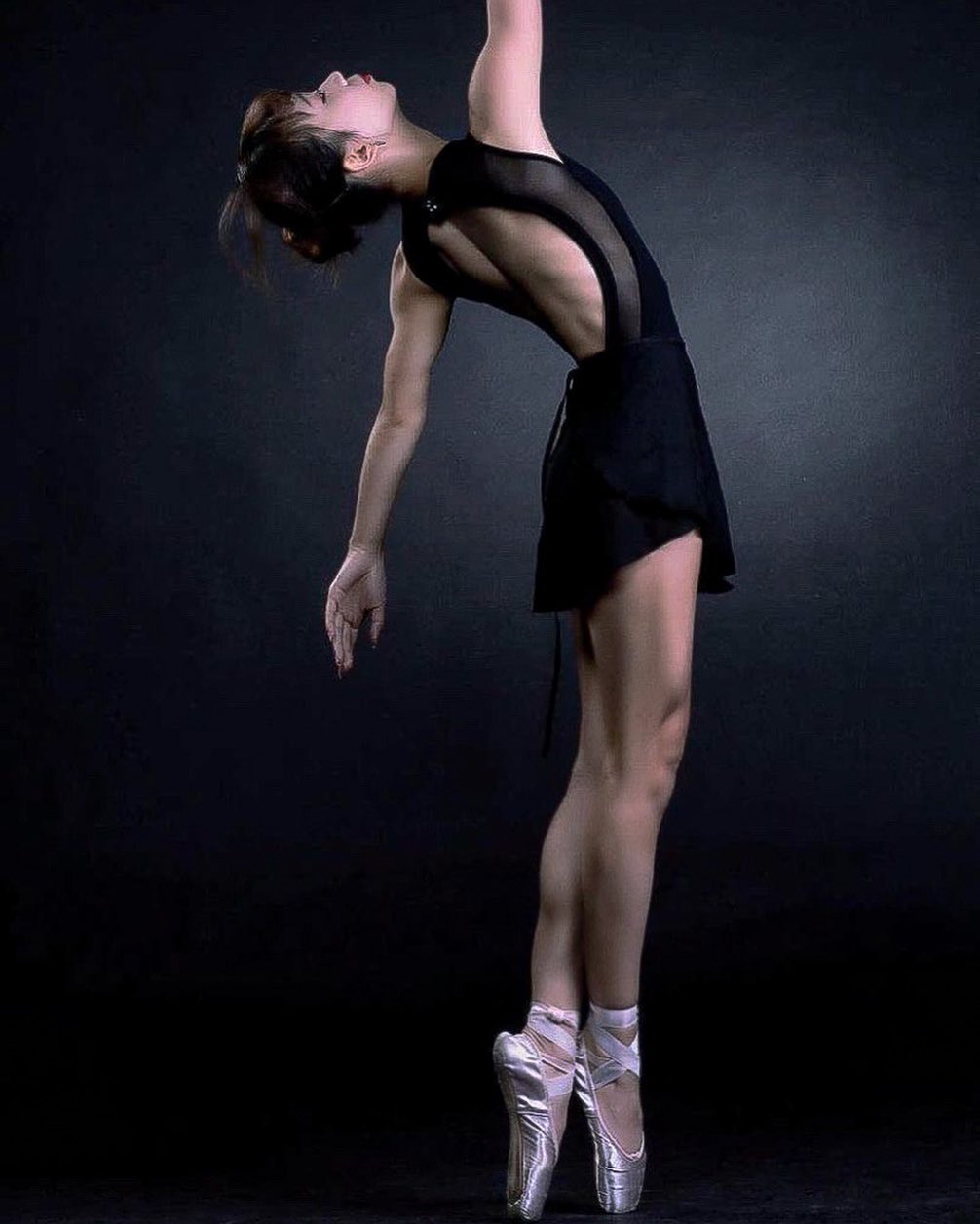 大眼正妹「安娜」精緻五官讓人著迷！奶香濃烈噴發纖腰長腿緊實肌光看就覺得猛猛-第1章-图片1