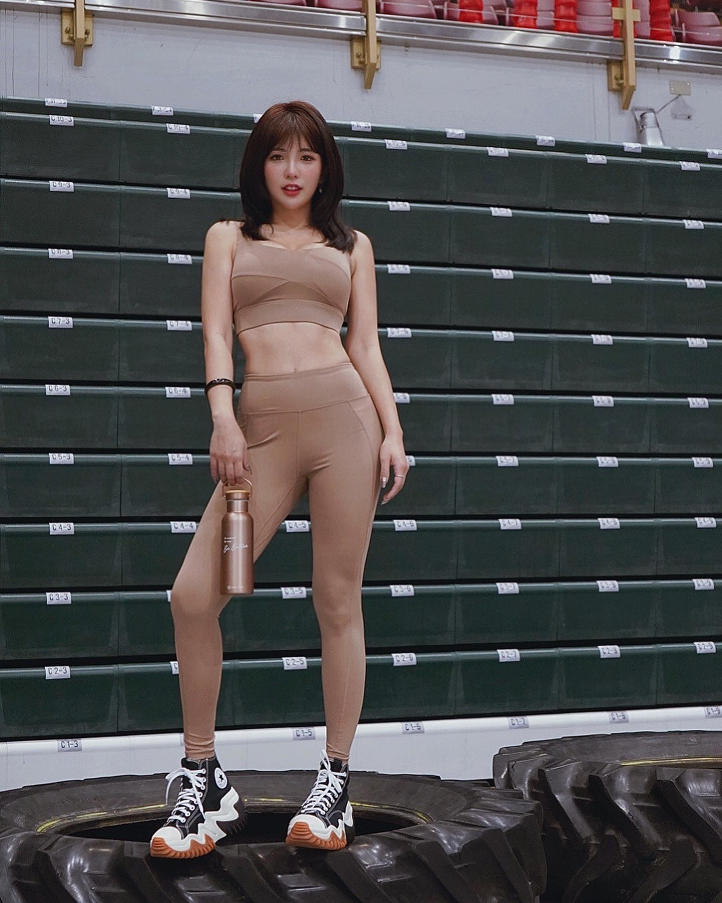 正妹「壯壯」純天然銷魂體，又狂又猛「撩慾姿態」性感力爆發，迷倒網友-第1章-图片6