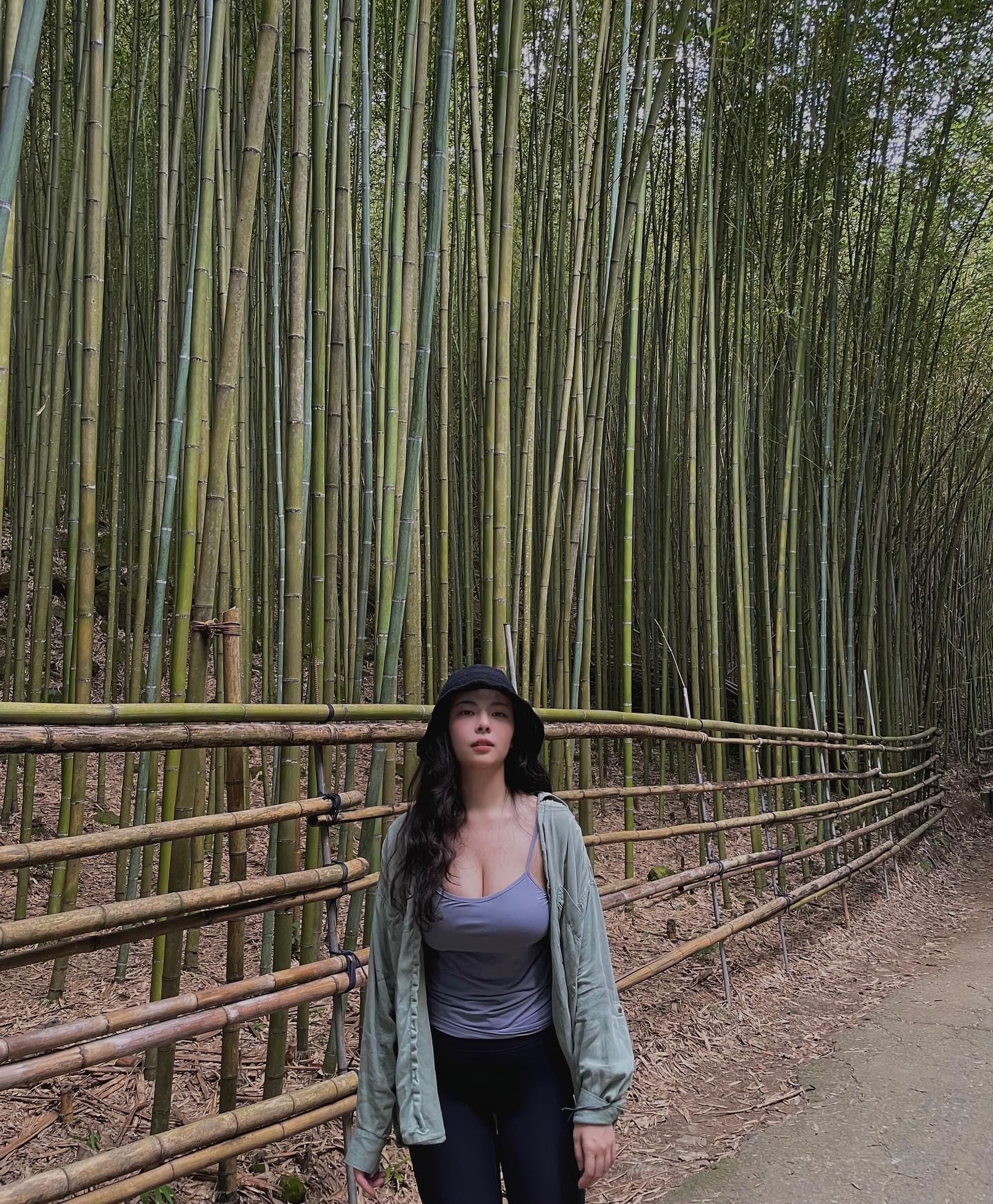 高顏值正妹「Viviane」炸出凶猛乳量！曬「魔鬼身材」畫面太養眼了-第1章-图片7