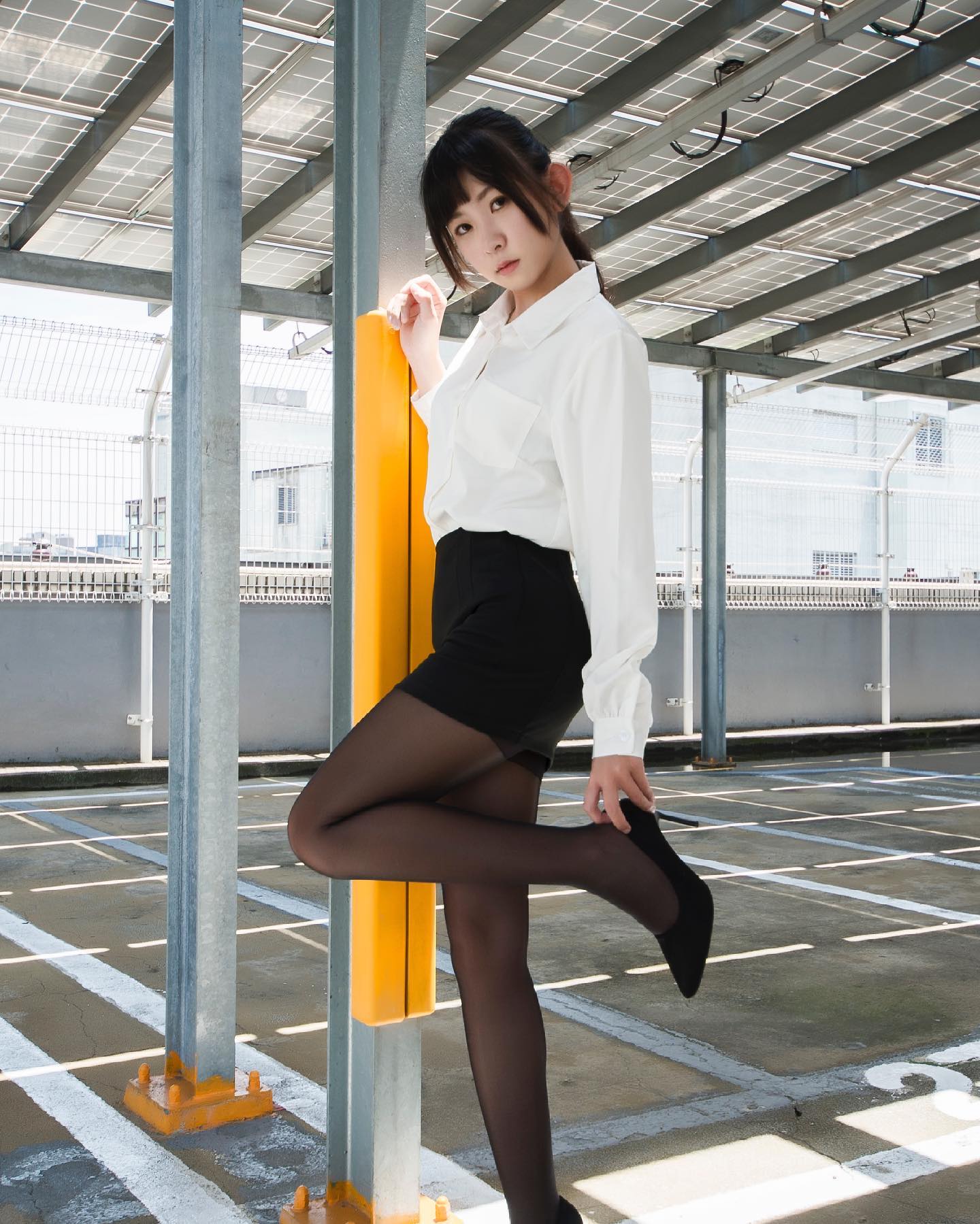 外拍正妹「綾兒」猛爆身材攻擊力太強！胸前實在太吸引人！網友都暴動了！-第1章-图片4