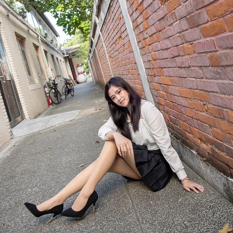 女神「Lilian」兇悍身材好犯規！霸氣性感超火辣！超氣質外型讓人不小心戀愛-第1章-图片7