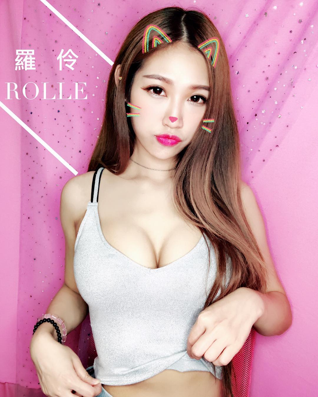 「羅伶」渾圓美胸撞擊畫面太銷魂，男人的天菜無誤，「碗公奶」快要遮不住啦-第1章-图片2