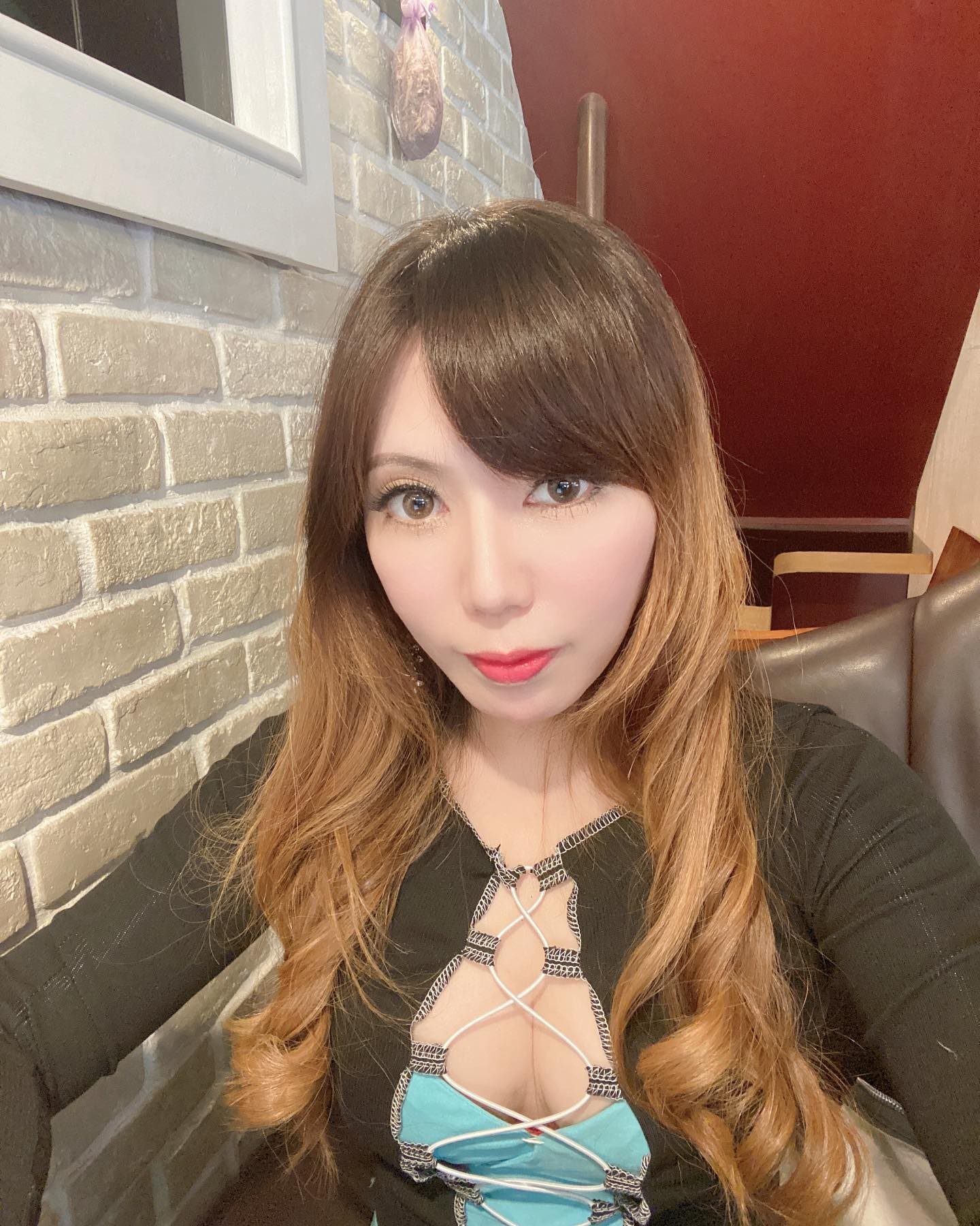 乳浪來襲「林雯雯」細肩帶背心根本包不住啊，飽滿到快掉出來，那乳溝真的太美-第1章-图片6