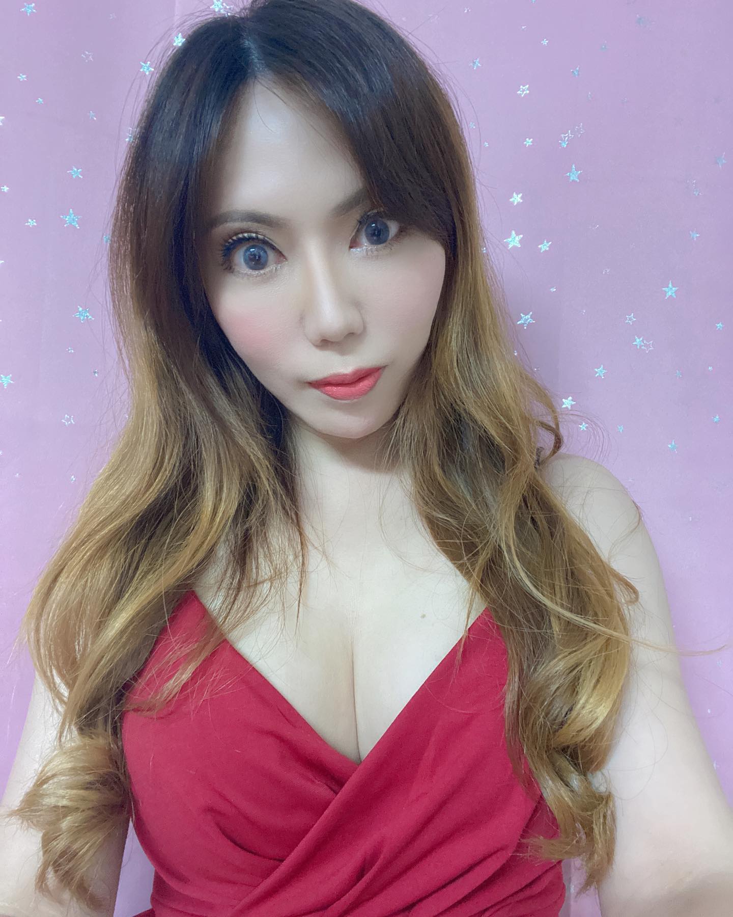 乳浪來襲「林雯雯」細肩帶背心根本包不住啊，飽滿到快掉出來，那乳溝真的太美-第1章-图片9