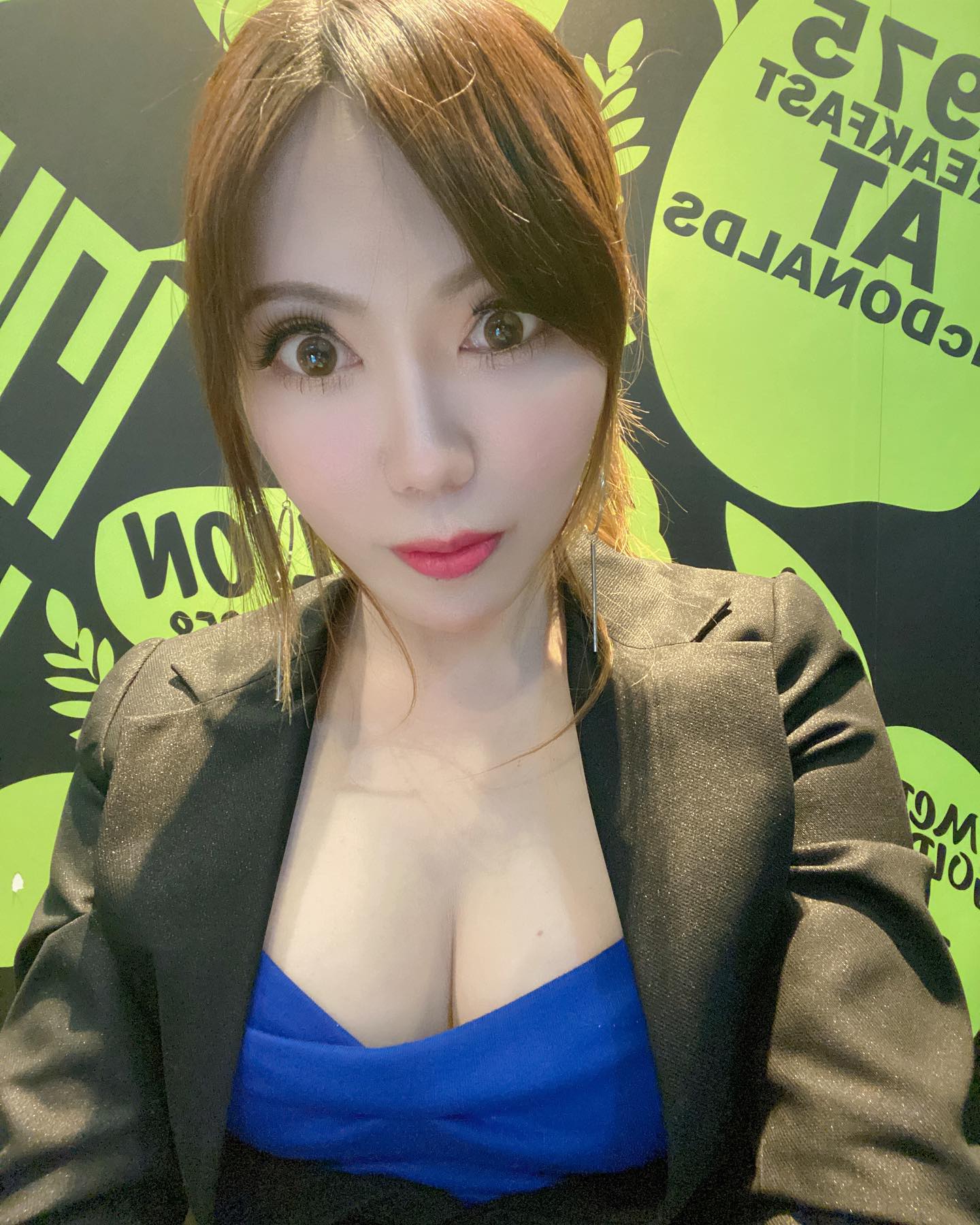 乳浪來襲「林雯雯」細肩帶背心根本包不住啊，飽滿到快掉出來，那乳溝真的太美-第1章-图片8