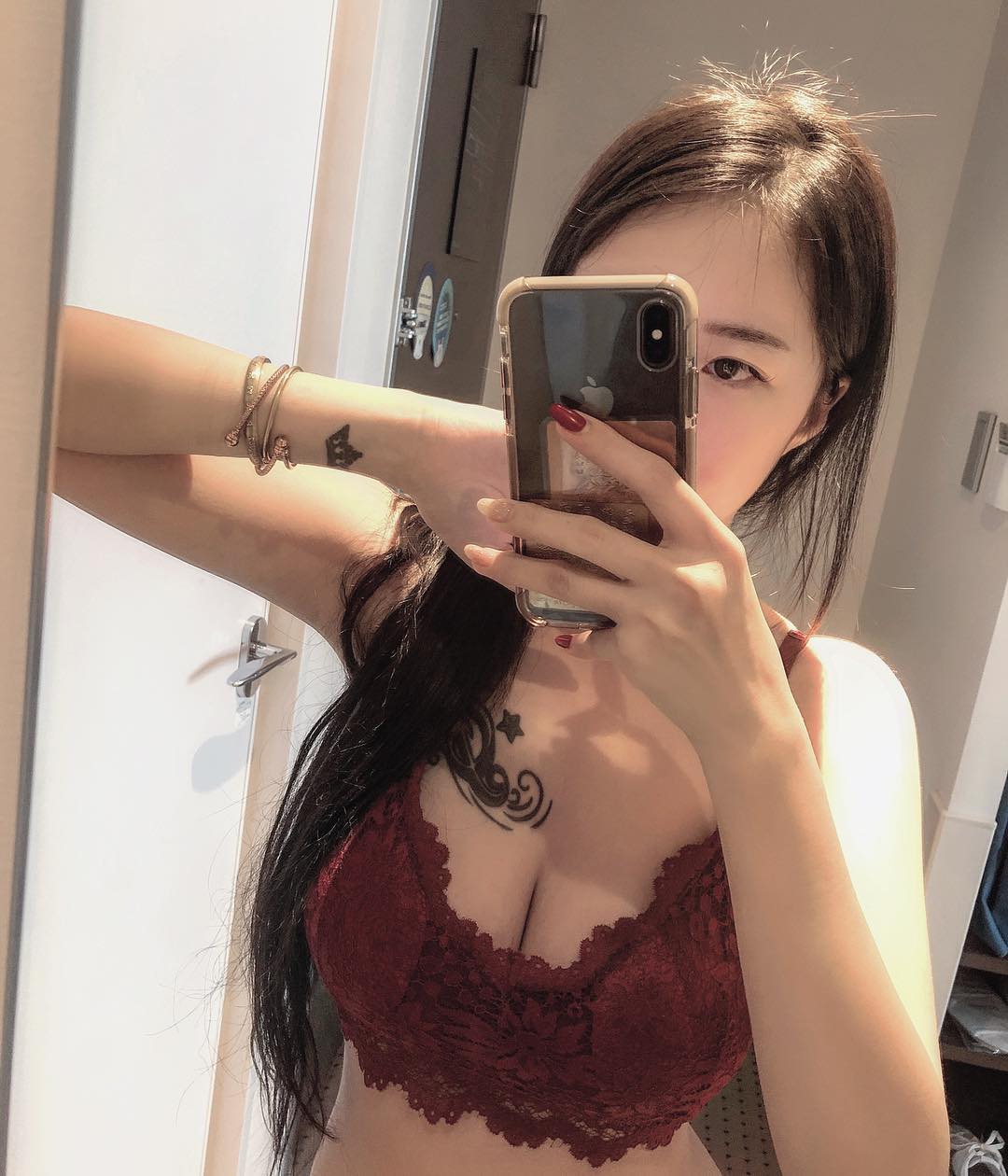 逆天正妹「糖兒」整個都是滿滿的深溝！IG裡更多美照，這溝到底有幾公分？-第1章-图片1