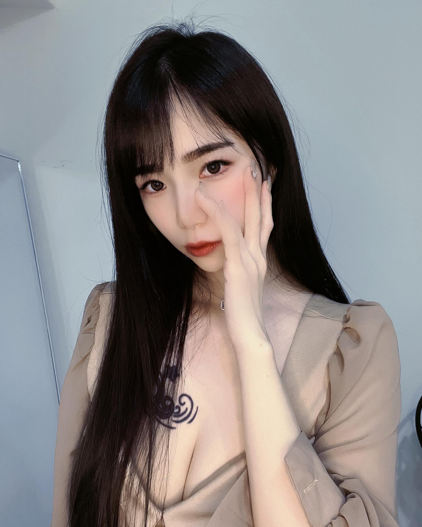 逆天正妹「糖兒」整個都是滿滿的深溝！IG裡更多美照，這溝到底有幾公分？-第1章-图片9