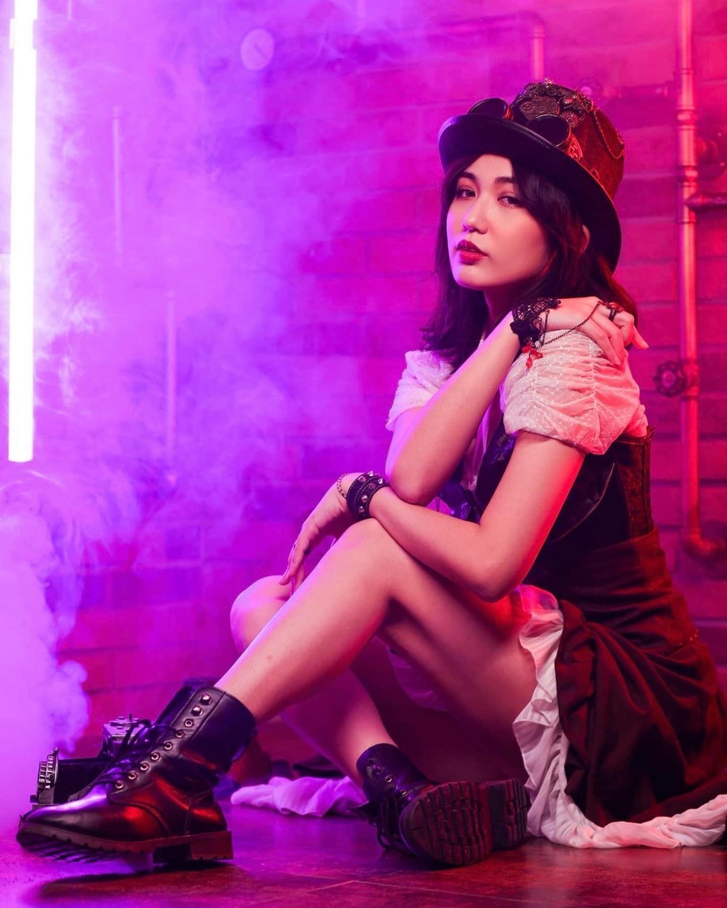 裸背正妹「綵冞」畫面「奶香四溢」快讓螢幕炸裂啦！連美腿都好誘人喔！-第1章-图片9