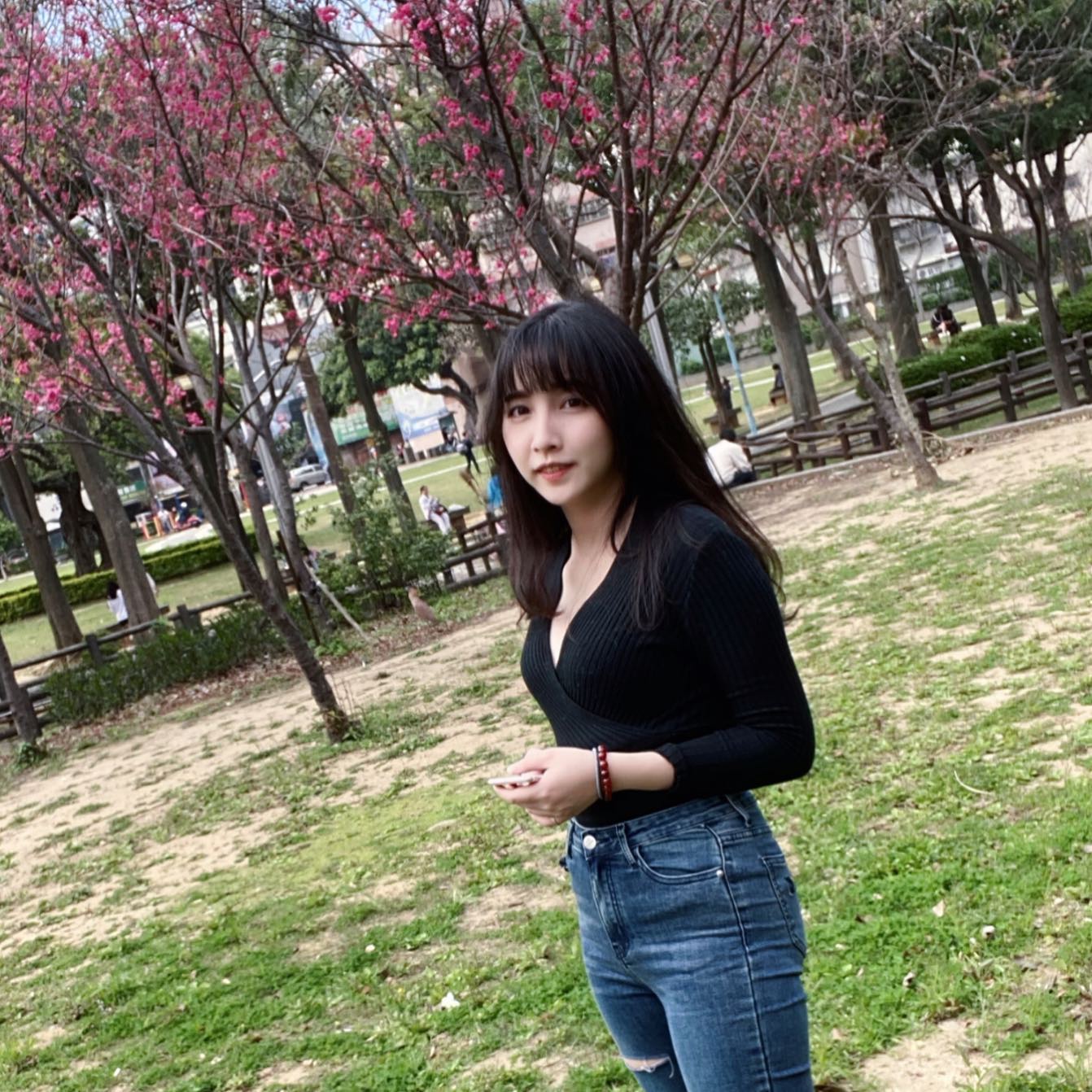 女神「姜姜」顏值讓人戀愛！「飽滿乳量」實在是極品！ 硬是塞滿畫面好擁擠-第1章-图片4