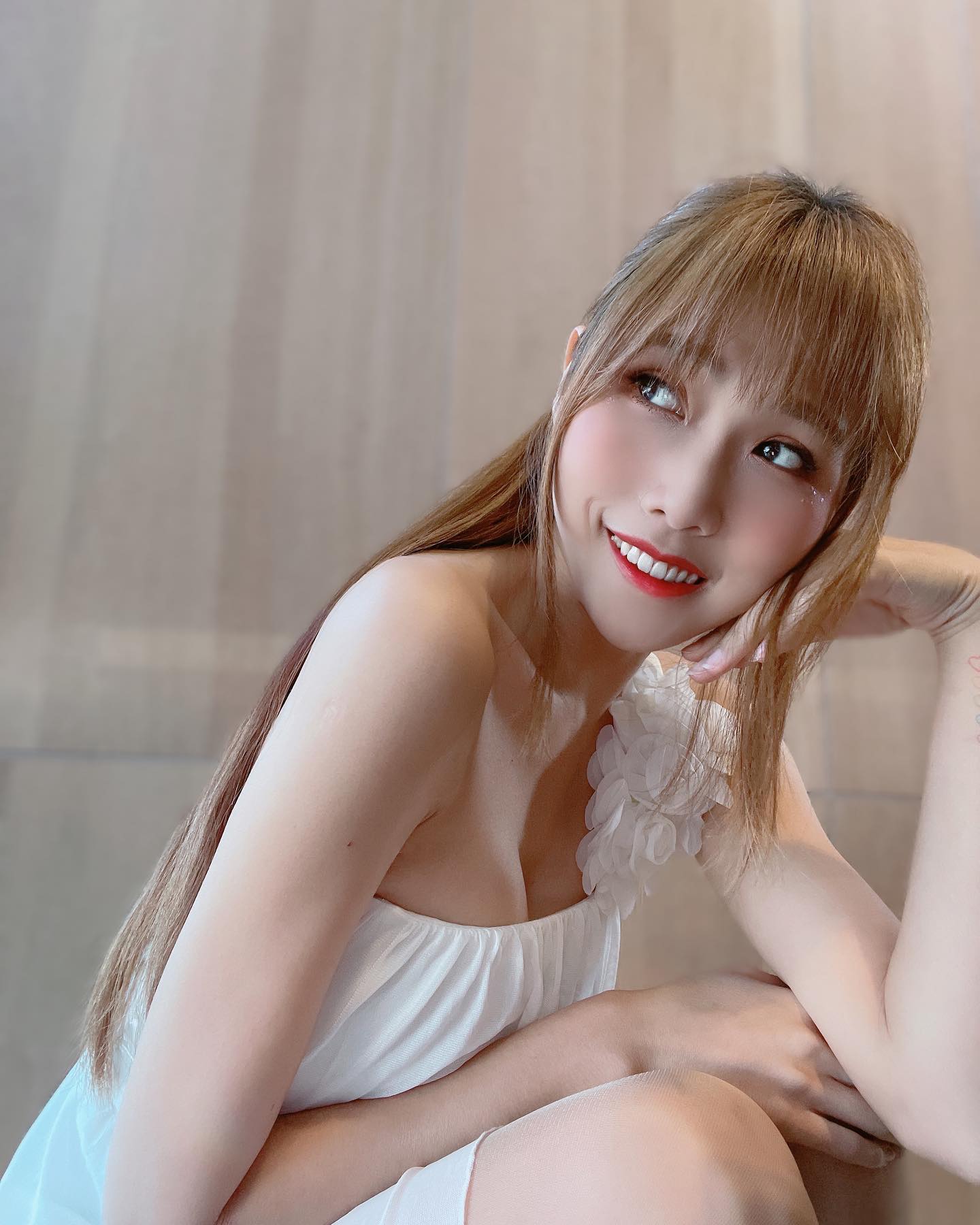 俏皮甜心「慕霏」帶著渾圓奶球出擊！比基尼快被撐爆！「白皙美腿」超修長！-第1章-图片8