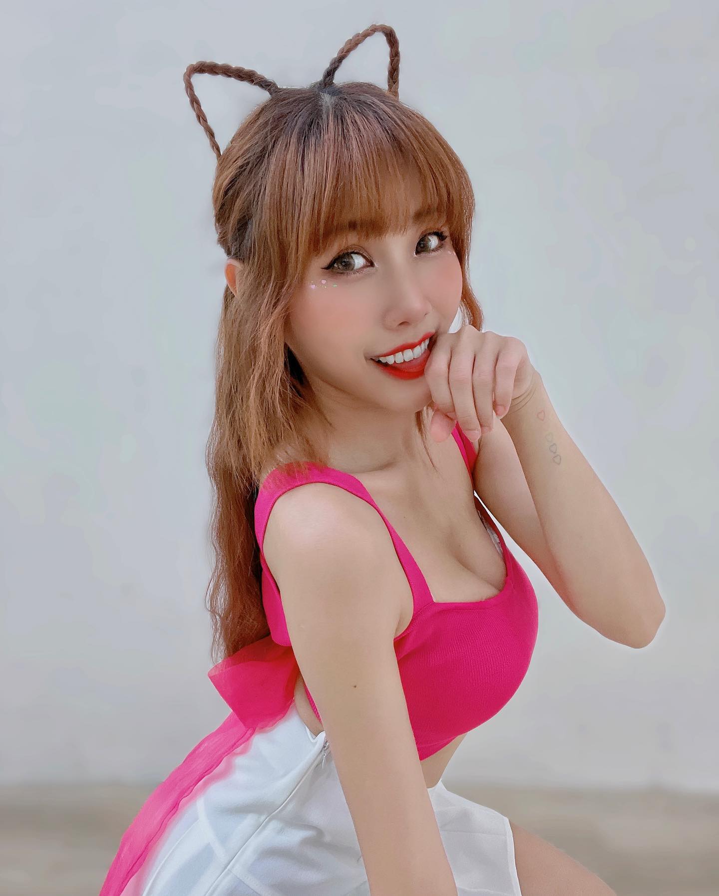 俏皮甜心「慕霏」帶著渾圓奶球出擊！比基尼快被撐爆！「白皙美腿」超修長！-第1章-图片10