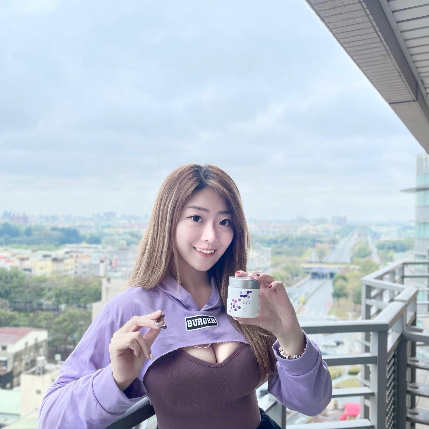 甜美正妹「nini」又白又嫩讓人理智線快斷掉，深溝炸出神猛乳量，這尺寸太養眼了-第1章-图片9