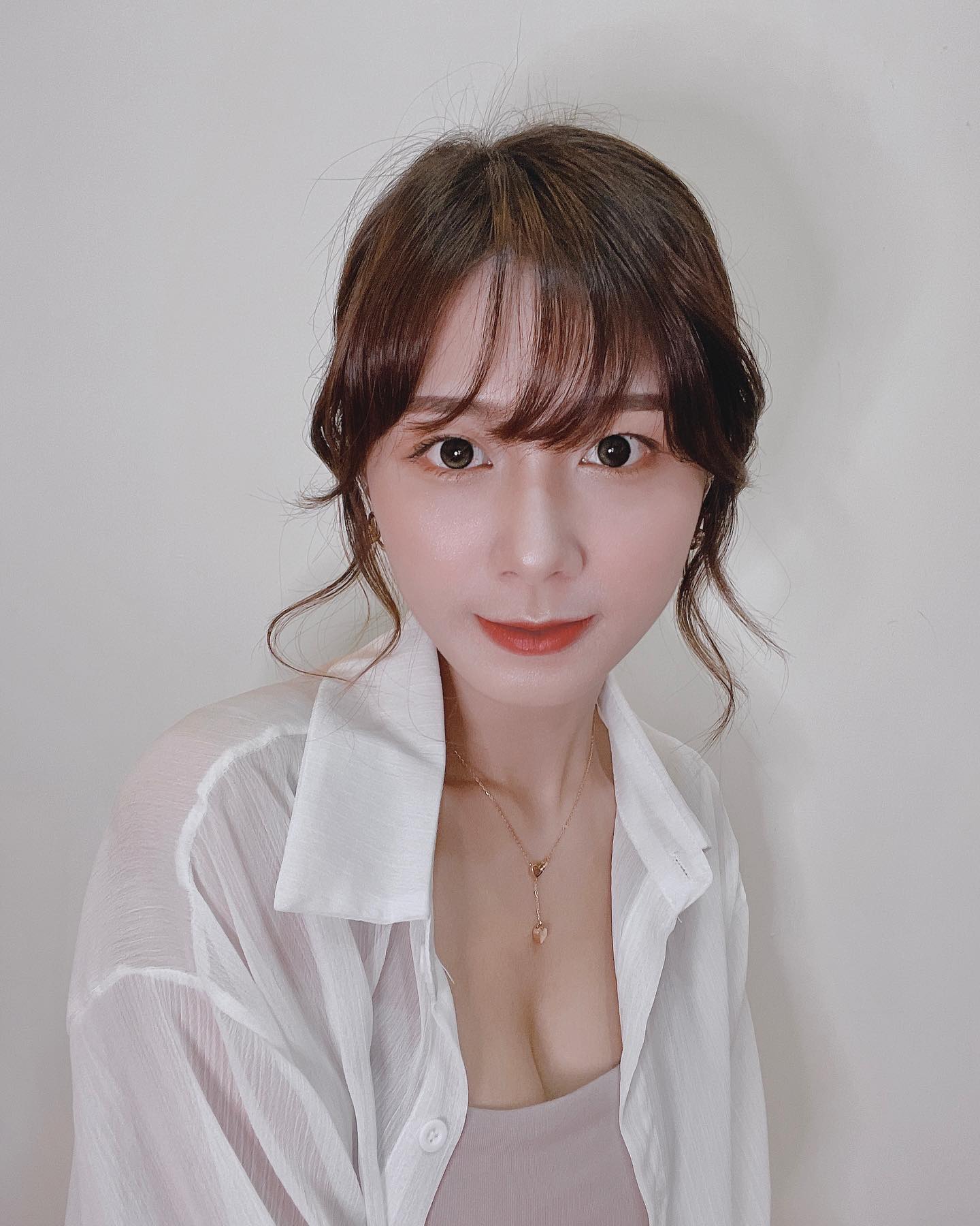 甜美女神「曹媛媛」兩團嫩乳形狀明顯！身材太火辣！兇悍身材好犯規！-第1章-图片1