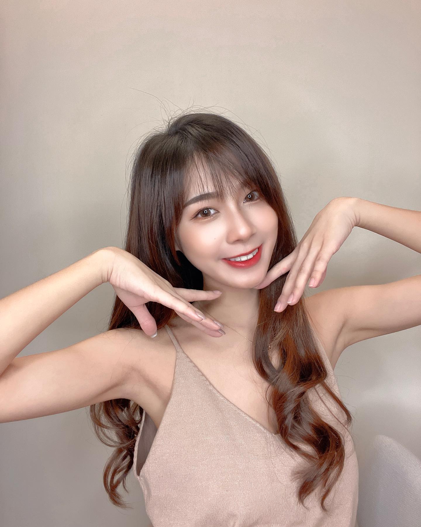 甜美女神「曹媛媛」兩團嫩乳形狀明顯！身材太火辣！兇悍身材好犯規！-第1章-图片6