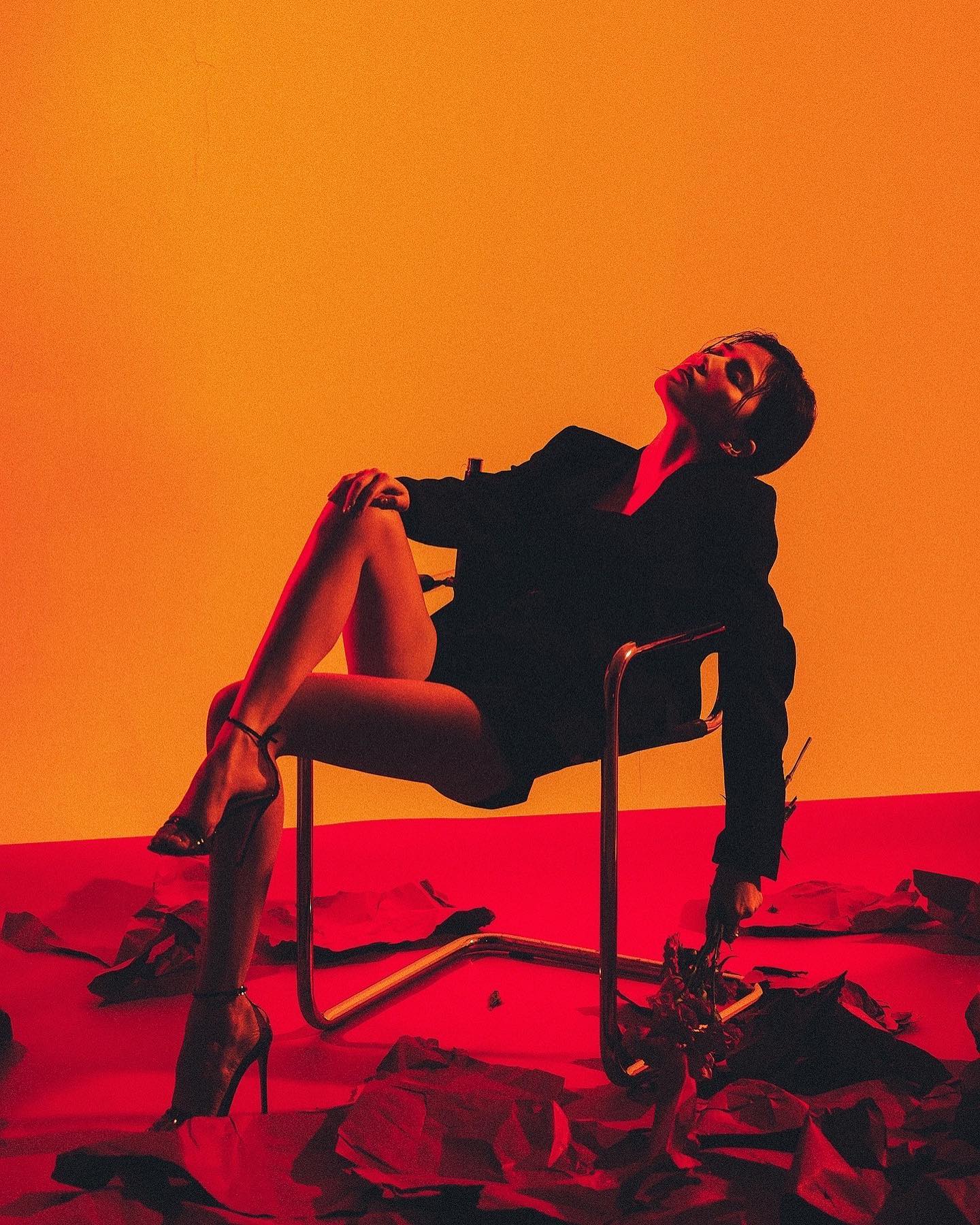 夢幻女神「吳采臻」奶容量太驚人，畫面都快放不下啦！修長美腿整個好吸睛喔！-第1章-图片11