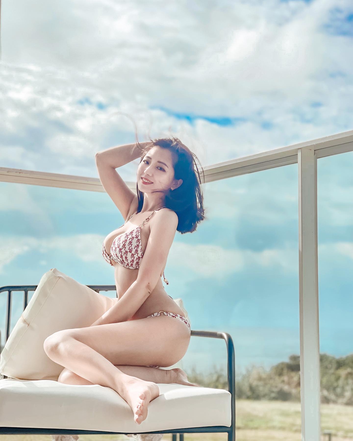 運動正妹「何蓁」極品好身材讓人想戀愛了，超飽滿美乳讓人受不了啦-第1章-图片6