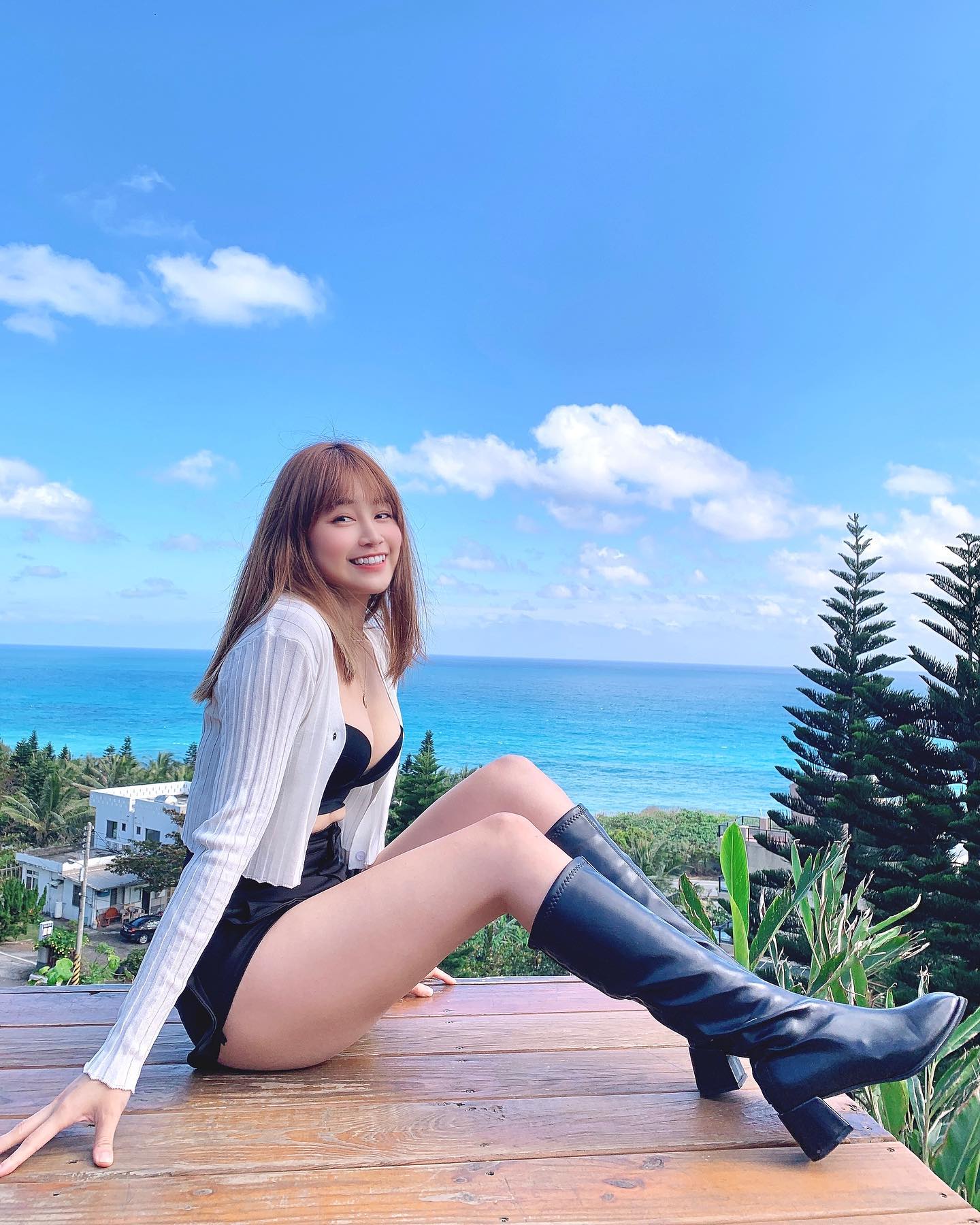 甜美正妹「陳伊」短褲配美腿讓人忍不住全程緊盯，逆天的乳量是要逼死誰-第1章-图片5