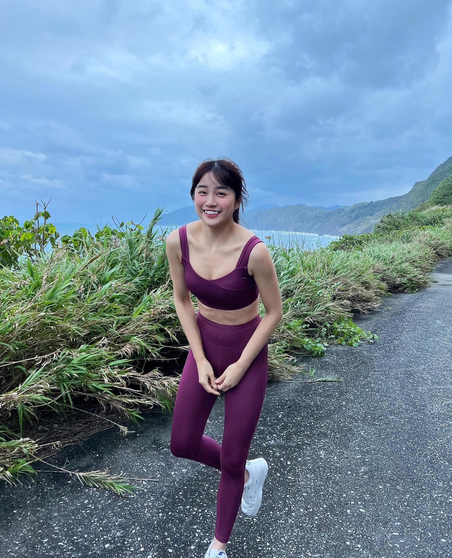 甜美正妹「陳伊」短褲配美腿讓人忍不住全程緊盯，逆天的乳量是要逼死誰-第1章-图片7