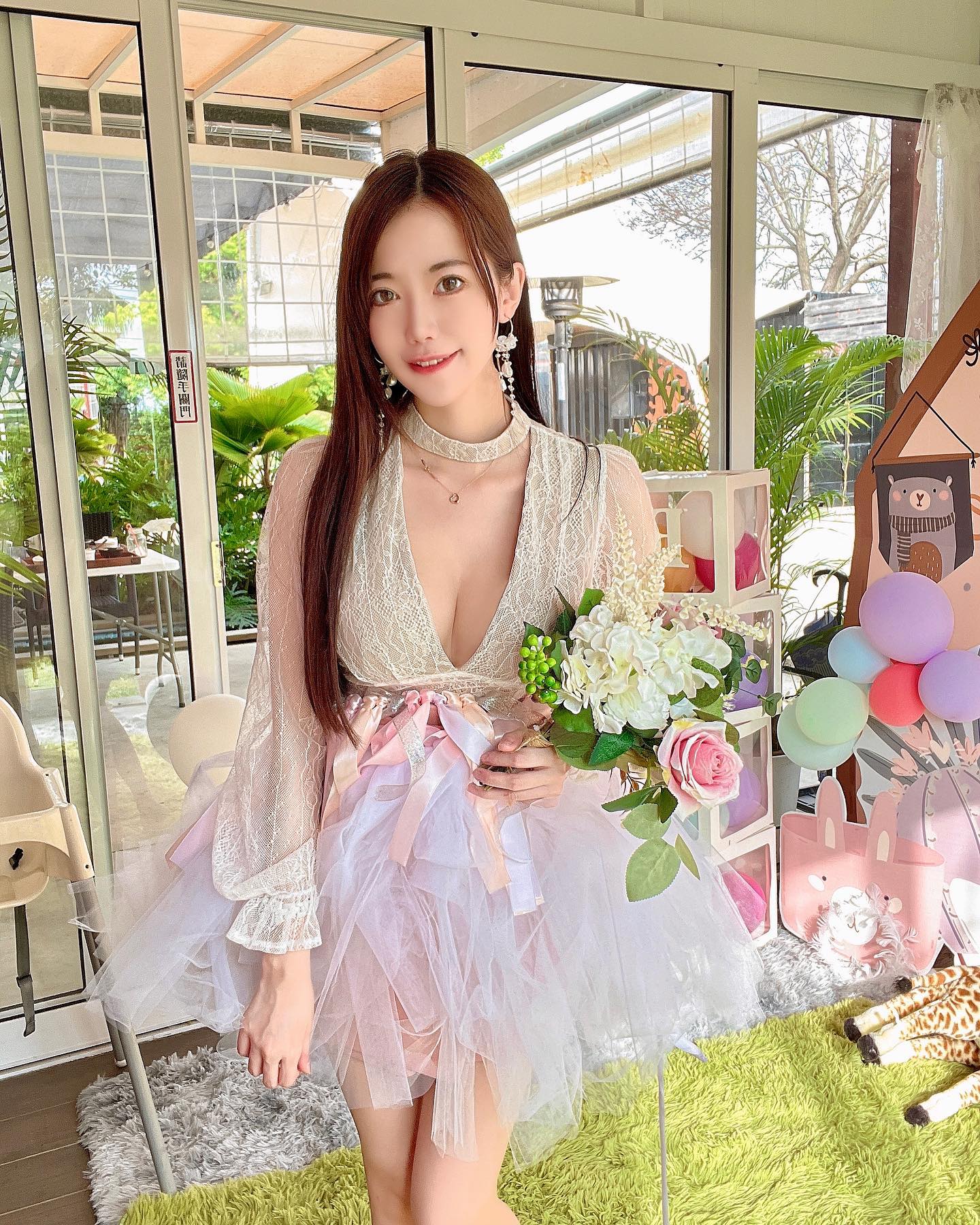 逆天長腿妹子「吳芸帆」化身性感小妖精「乳波不斷」好晃！整個快爆出來！-第1章-图片5