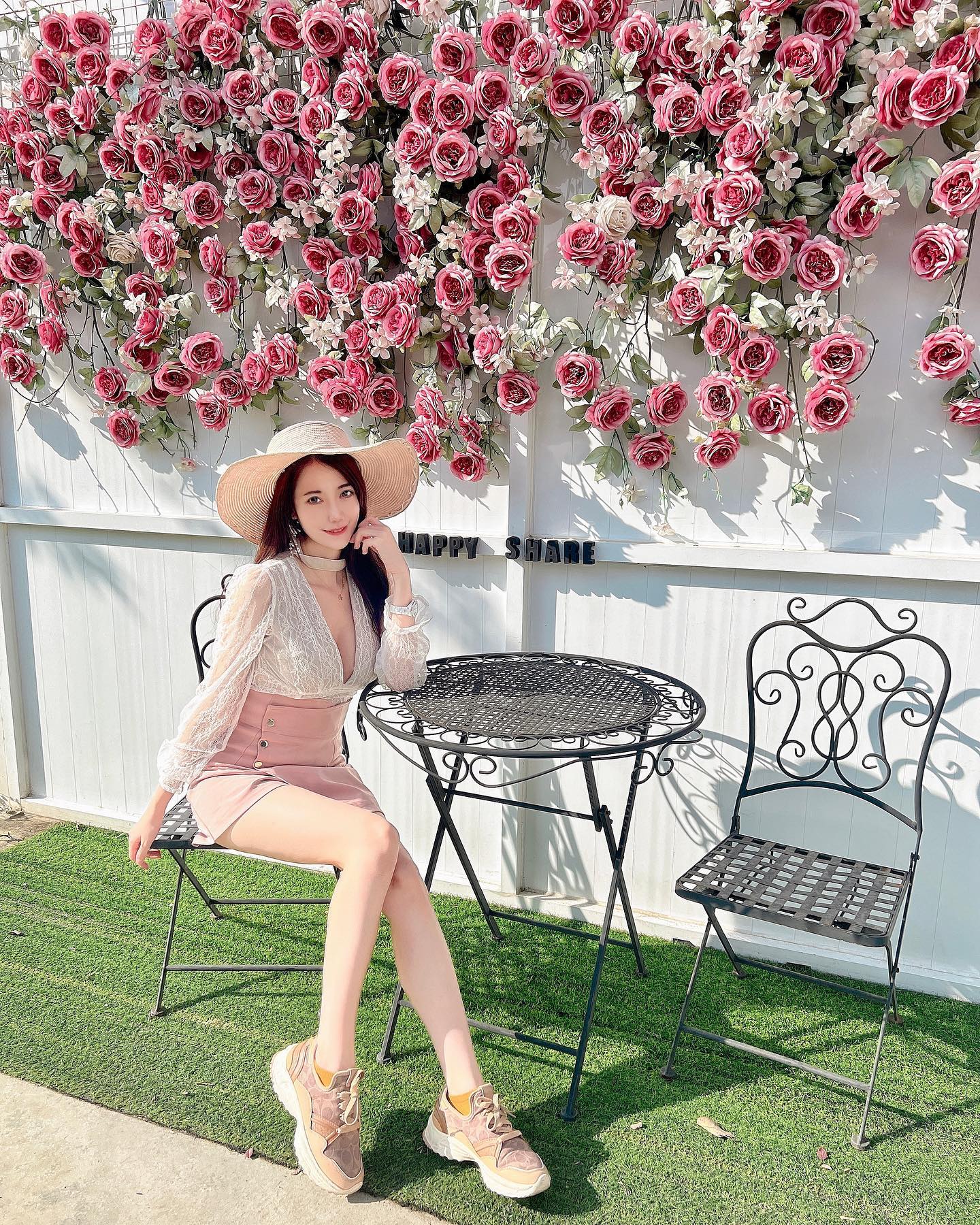 逆天長腿妹子「吳芸帆」化身性感小妖精「乳波不斷」好晃！整個快爆出來！-第1章-图片6