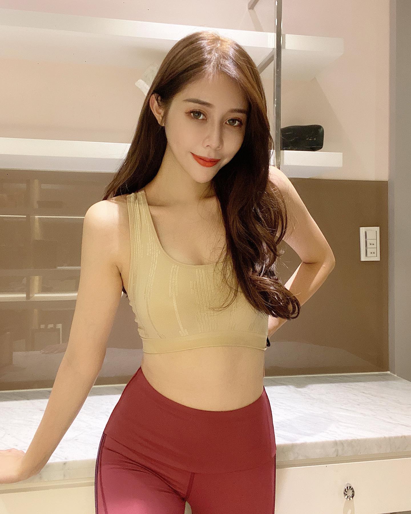 好胸正妹「Dmanda」眼神超勾魂！完美的美胸身材讓人血脈噴張，一不小心就會戀愛-第1章-图片2