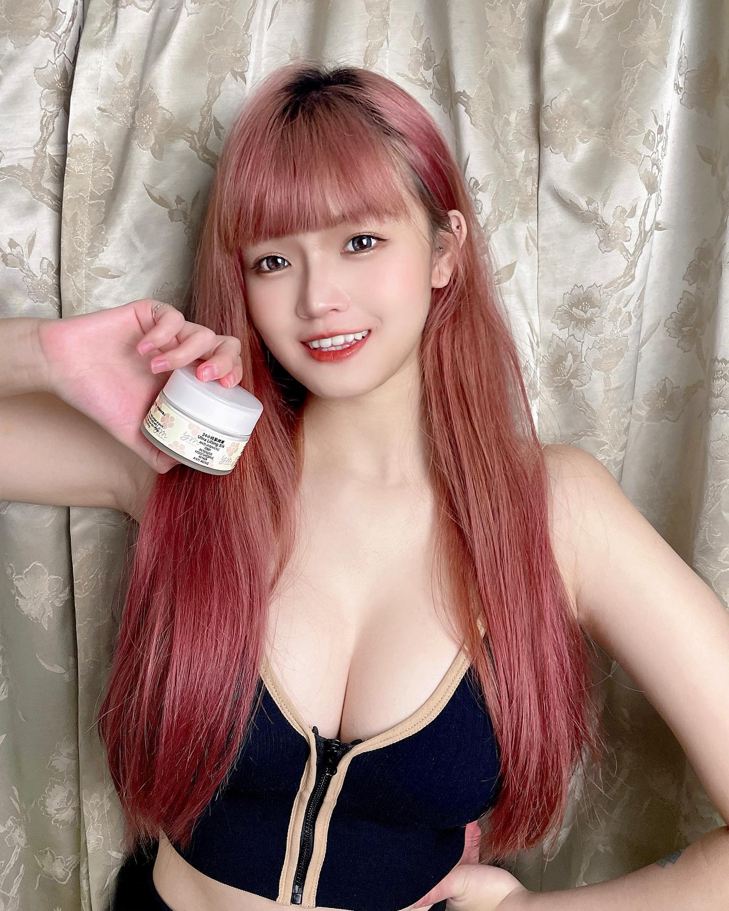 巨乳正妹「阿葶」甜美外型顏值滿分！渾圓美乳太有份量，整個快要蹦出來了！-第1章-图片10