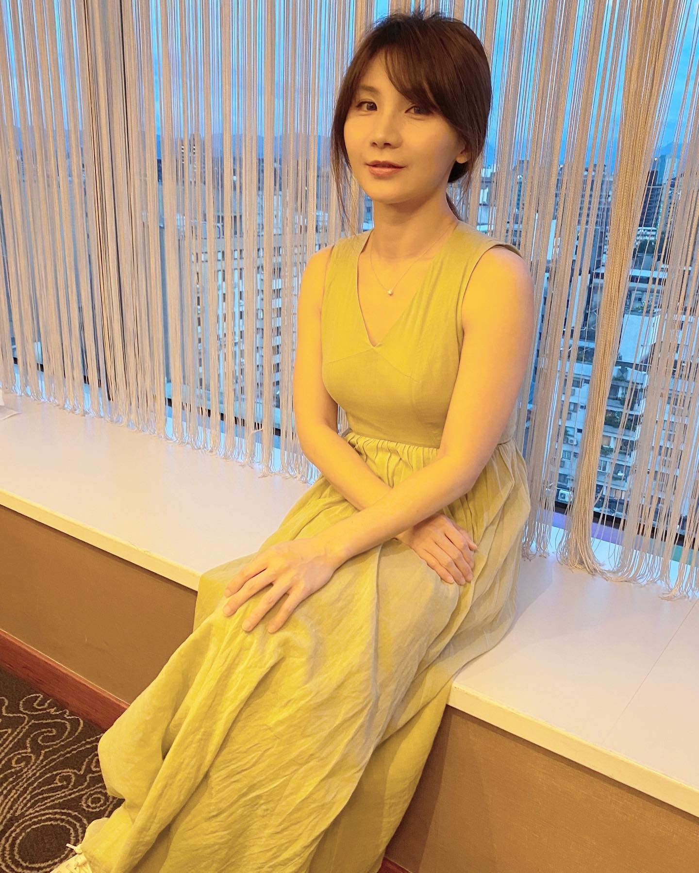 極品氣質醫師「許書華」往下一看還有超細長腿，完全就是天菜啊！-第1章-图片3