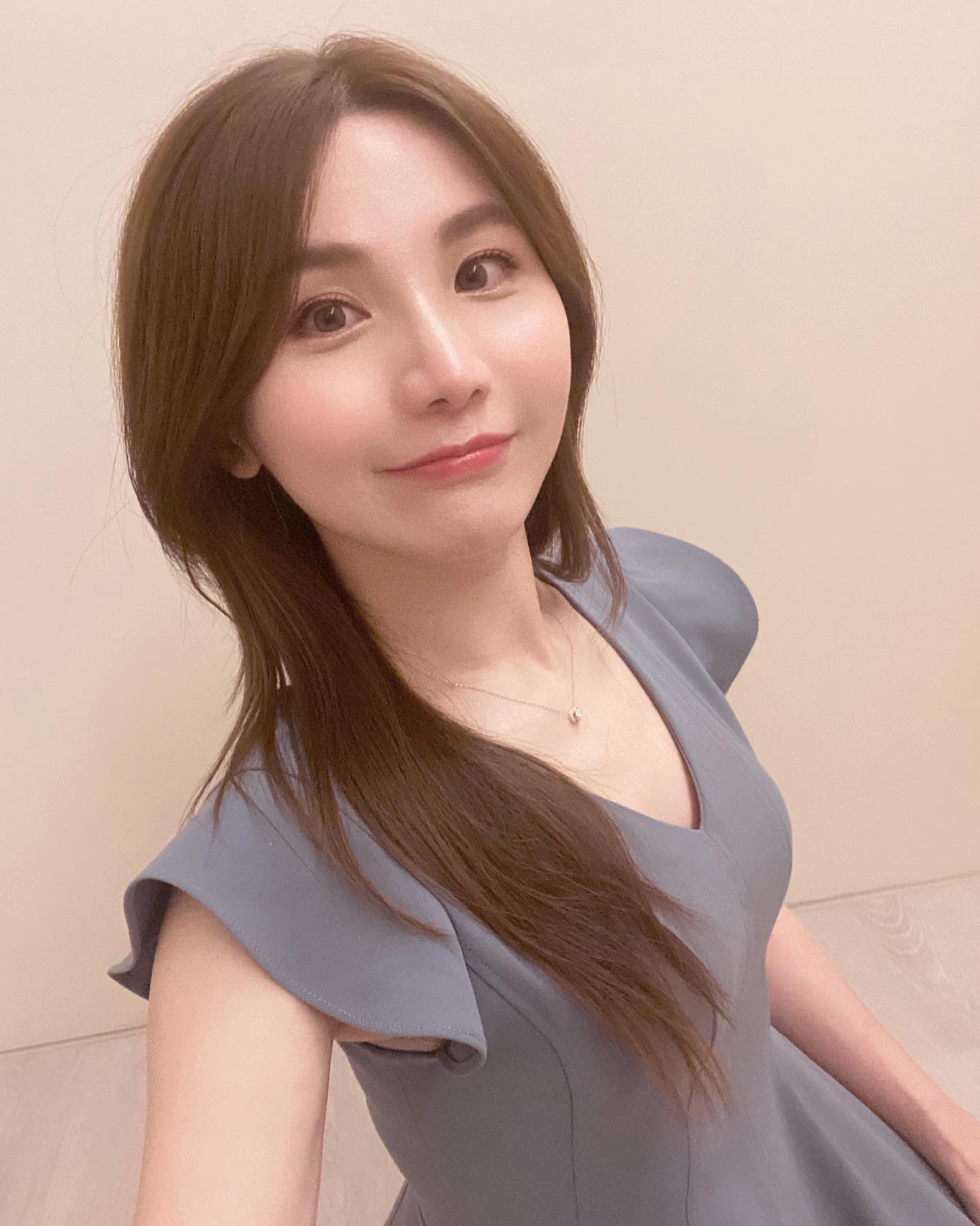 極品氣質醫師「許書華」往下一看還有超細長腿，完全就是天菜啊！-第1章-图片5