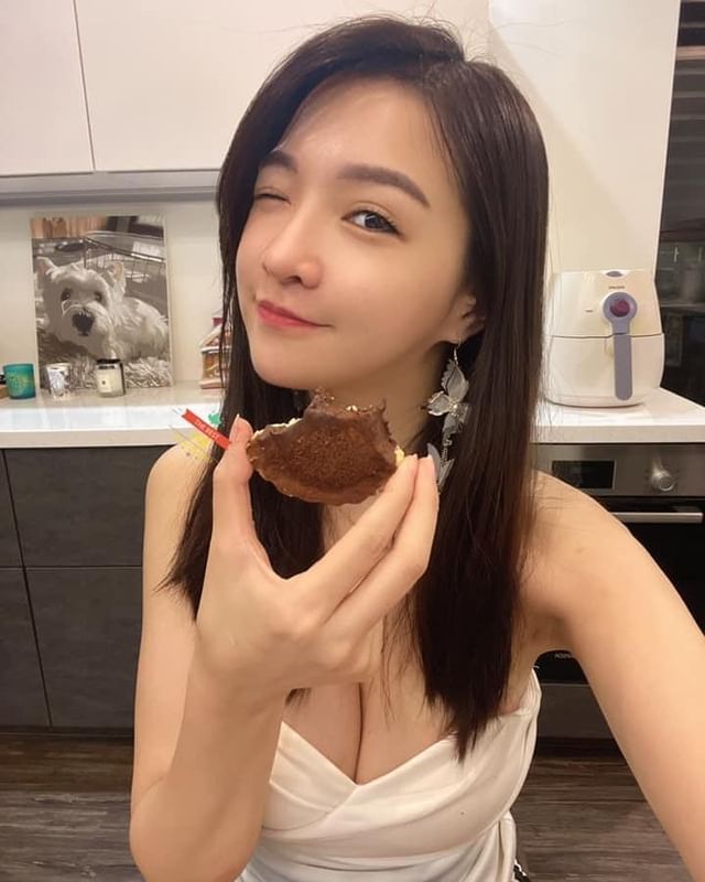 「夏小芯」烏黑長髮+甜美笑容，超氣質外型讓人戀愛了「乳力全開」畫面太養眼！-第1章-图片6