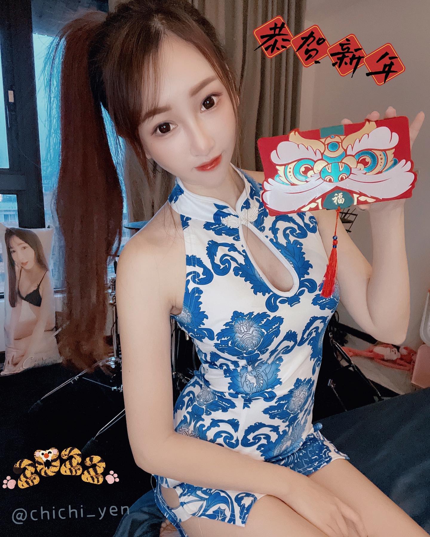 「嚴琪琪」雪白美胸超犯規！誘惑畫面好刺激，超萌大眼還有深邃事業線-第1章-图片5