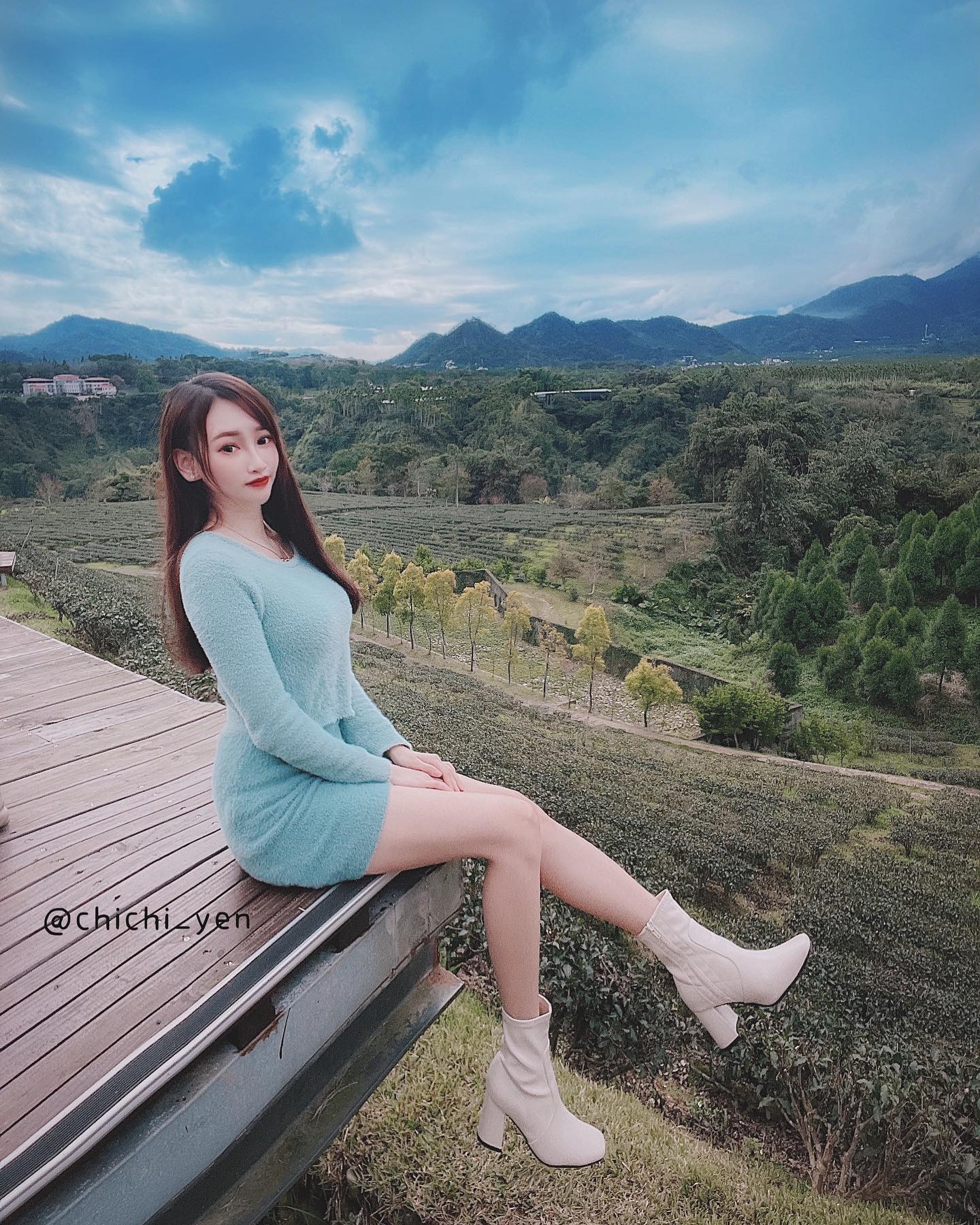 「嚴琪琪」雪白美胸超犯規！誘惑畫面好刺激，超萌大眼還有深邃事業線-第1章-图片7