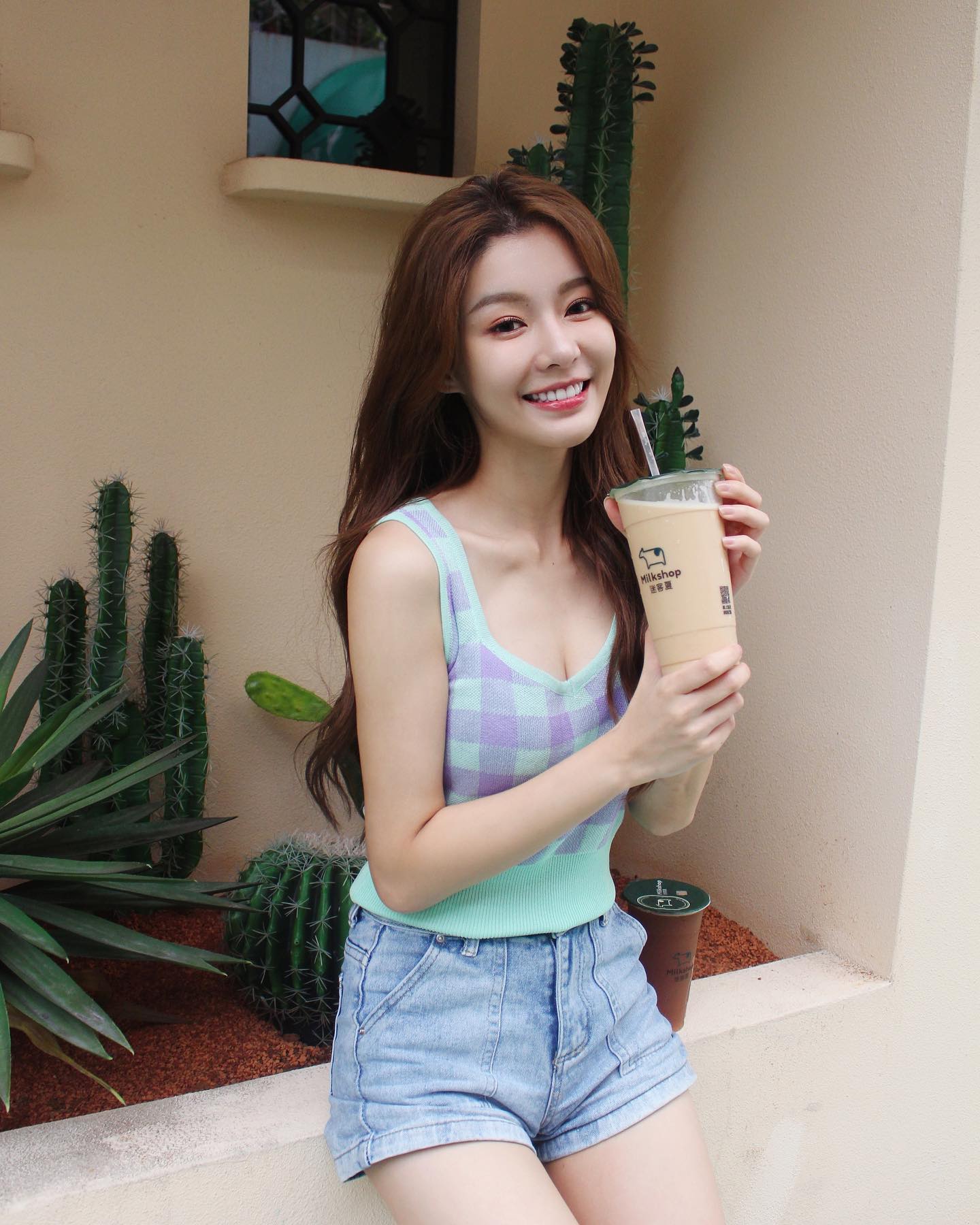 女友系正妹「陳怡叡」又白又嫩，好深一條看不見底，好身材高顏值是標配-第1章-图片2