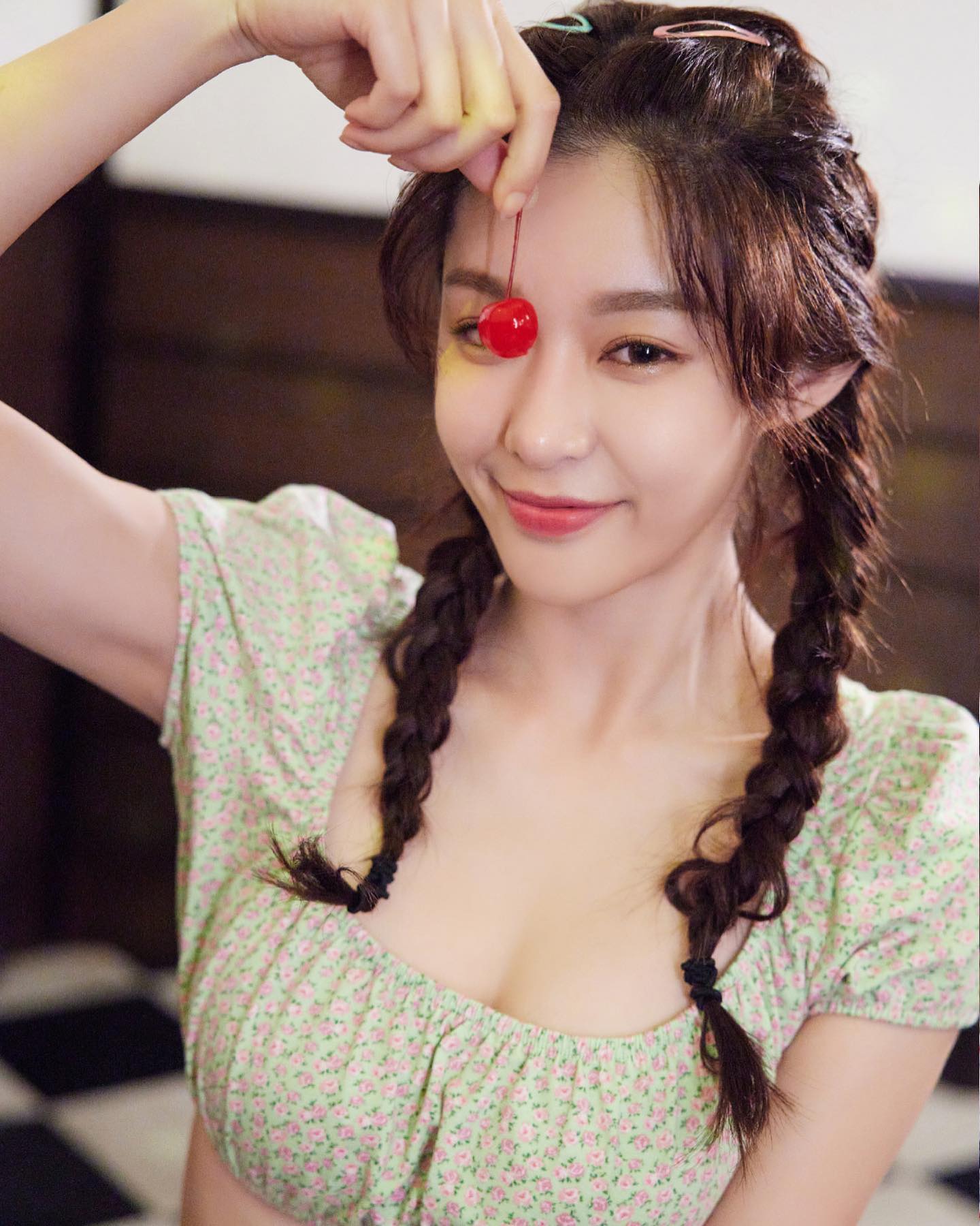 女友系正妹「陳怡叡」又白又嫩，好深一條看不見底，好身材高顏值是標配-第1章-图片7