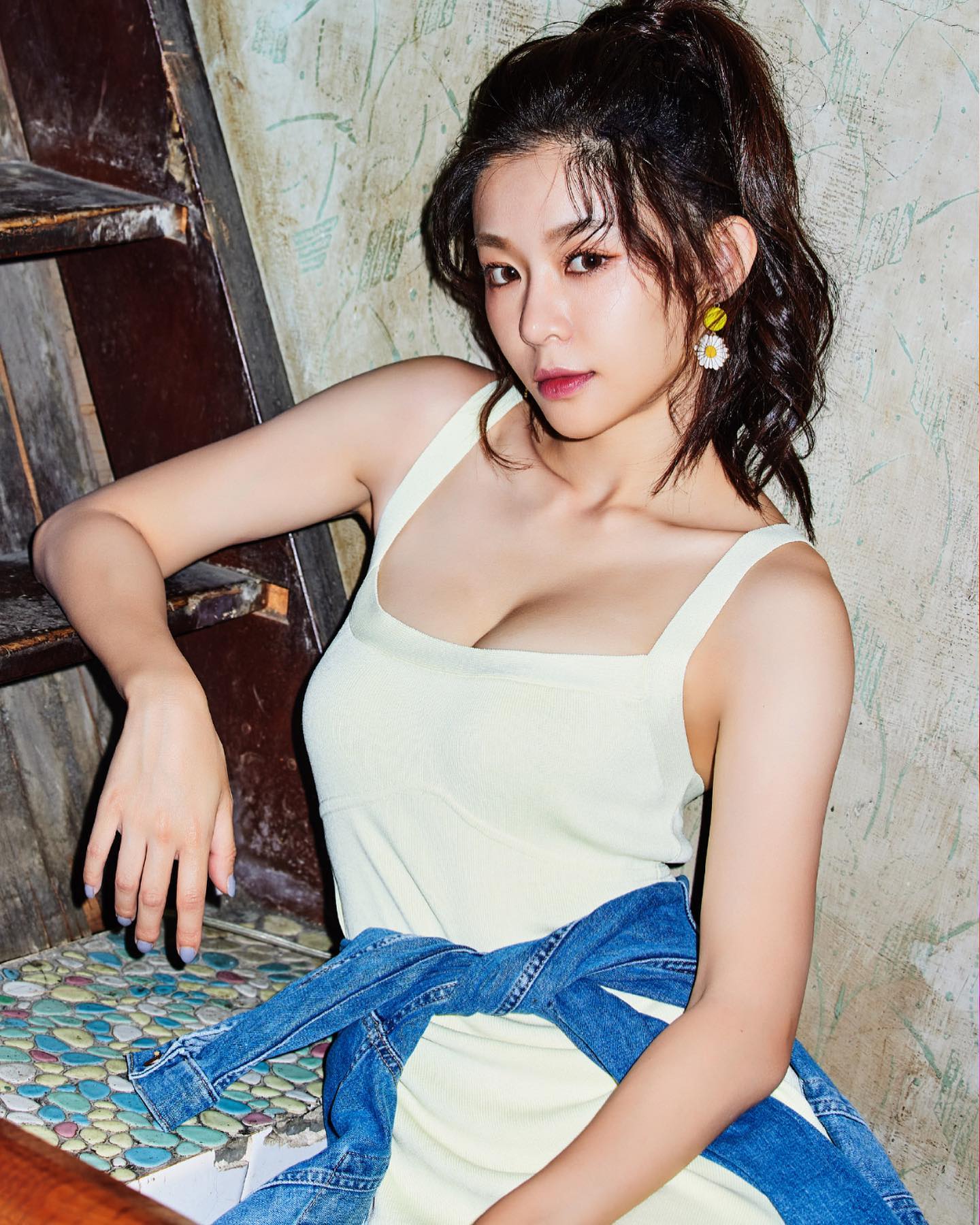 女友系正妹「陳怡叡」又白又嫩，好深一條看不見底，好身材高顏值是標配-第1章-图片9