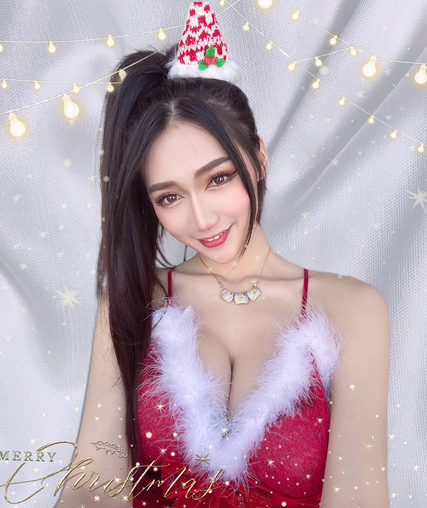 長腿姐姐「婷婷」超猛豪乳溝讓人看醉了，極品白嫩長輩都要溢出來了-第1章-图片9