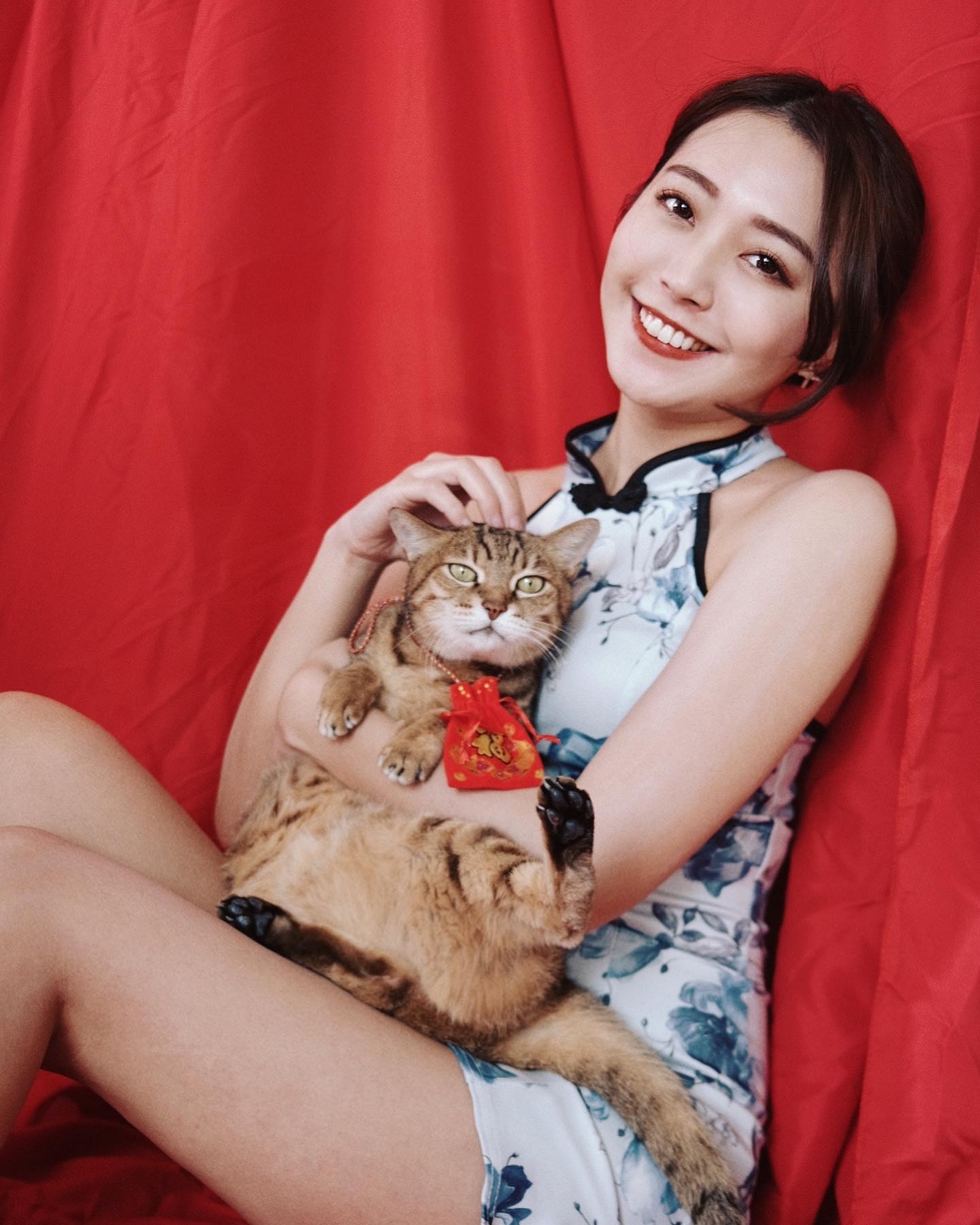 巨乳奶姊「饒詩婕」乳量好犯規！白嫩大圓球讓人受不了，勾魂腿毀網友理智-第1章-图片8