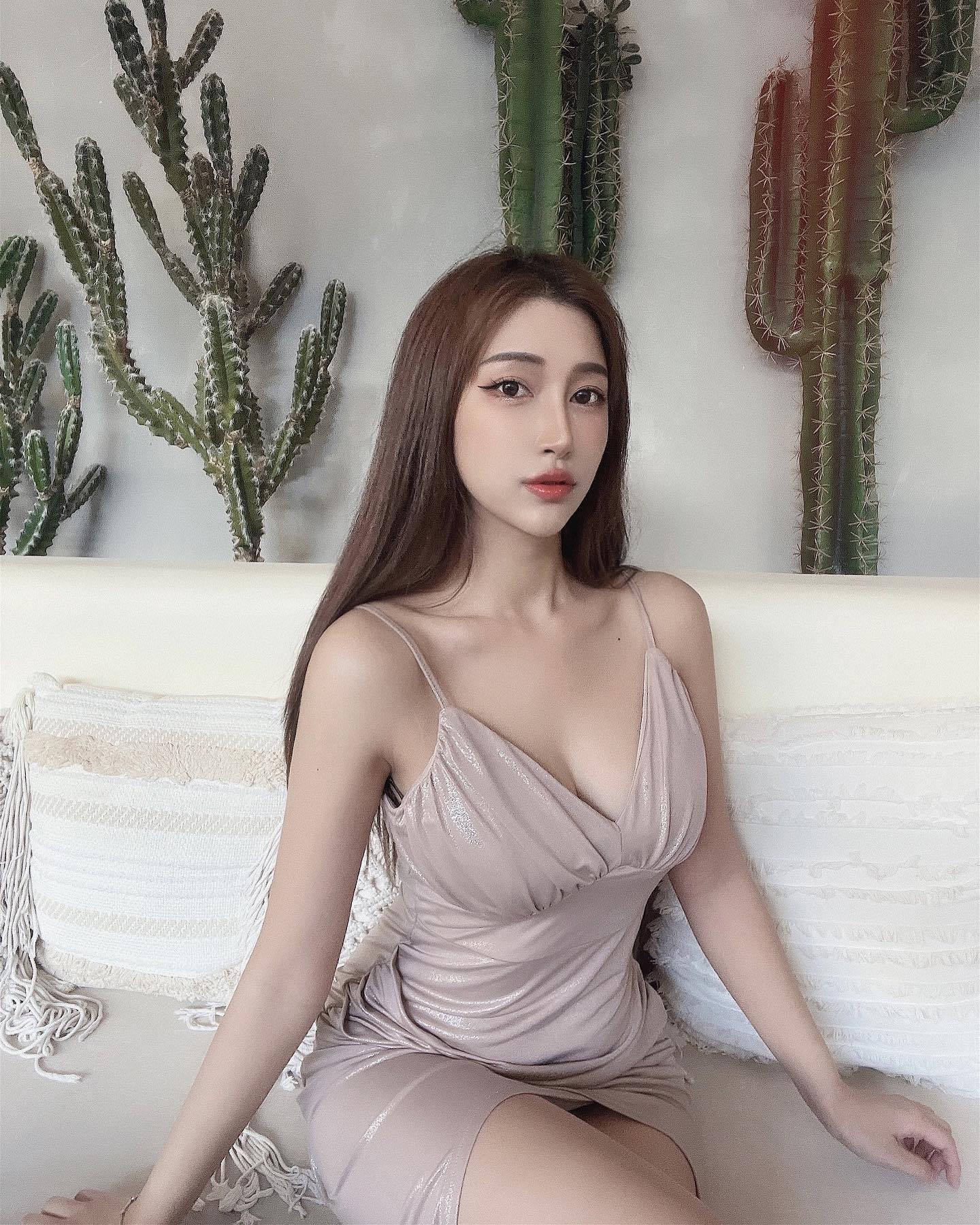 「娜娜米」各種細肩帶背心都要承受不住胸前的壞脾氣啦！威力太驚人！-第1章-图片9