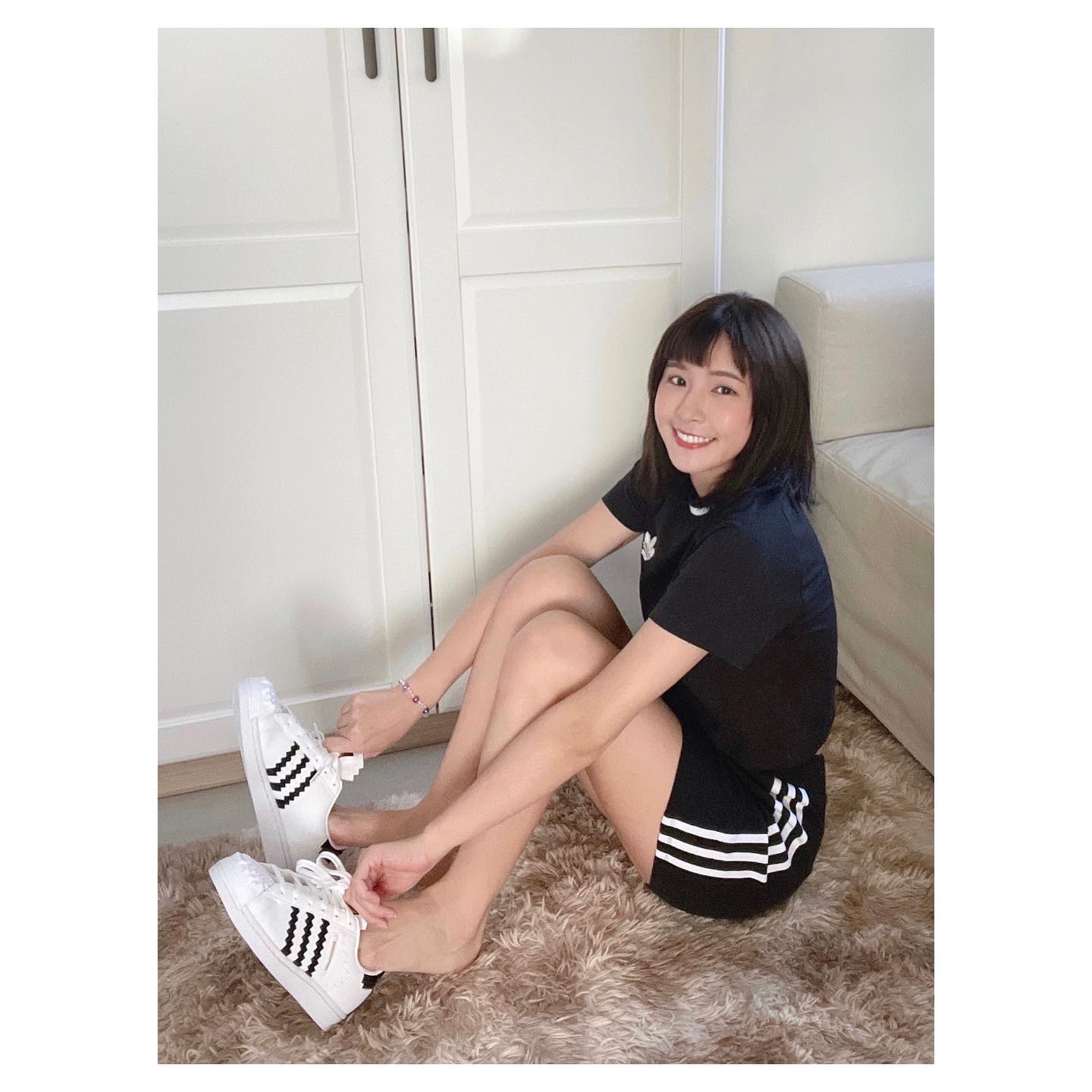 「峮峮」長腿太誘惑！超犯規「乳能量」引人遐想，大露「白皙爆乳」-第1章-图片4