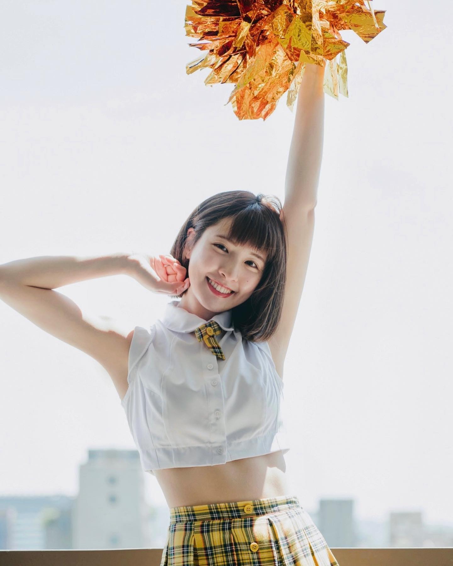 「峮峮」長腿太誘惑！超犯規「乳能量」引人遐想，大露「白皙爆乳」-第1章-图片5