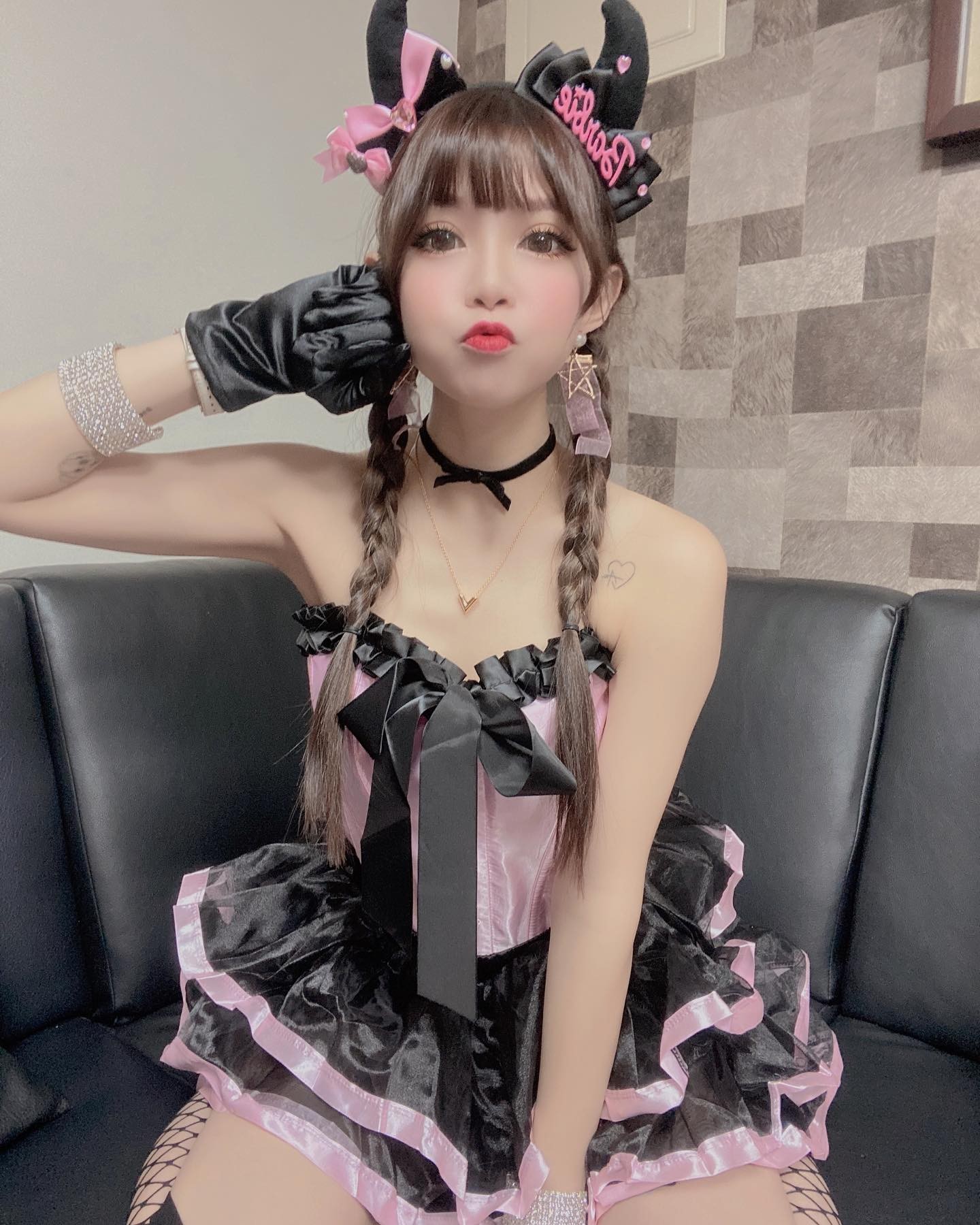 美乳深溝妹「兔寶」顏值好犯規！年輕漂亮有才藝！一秒微笑讓網友心甘情願被收服-第1章-图片8