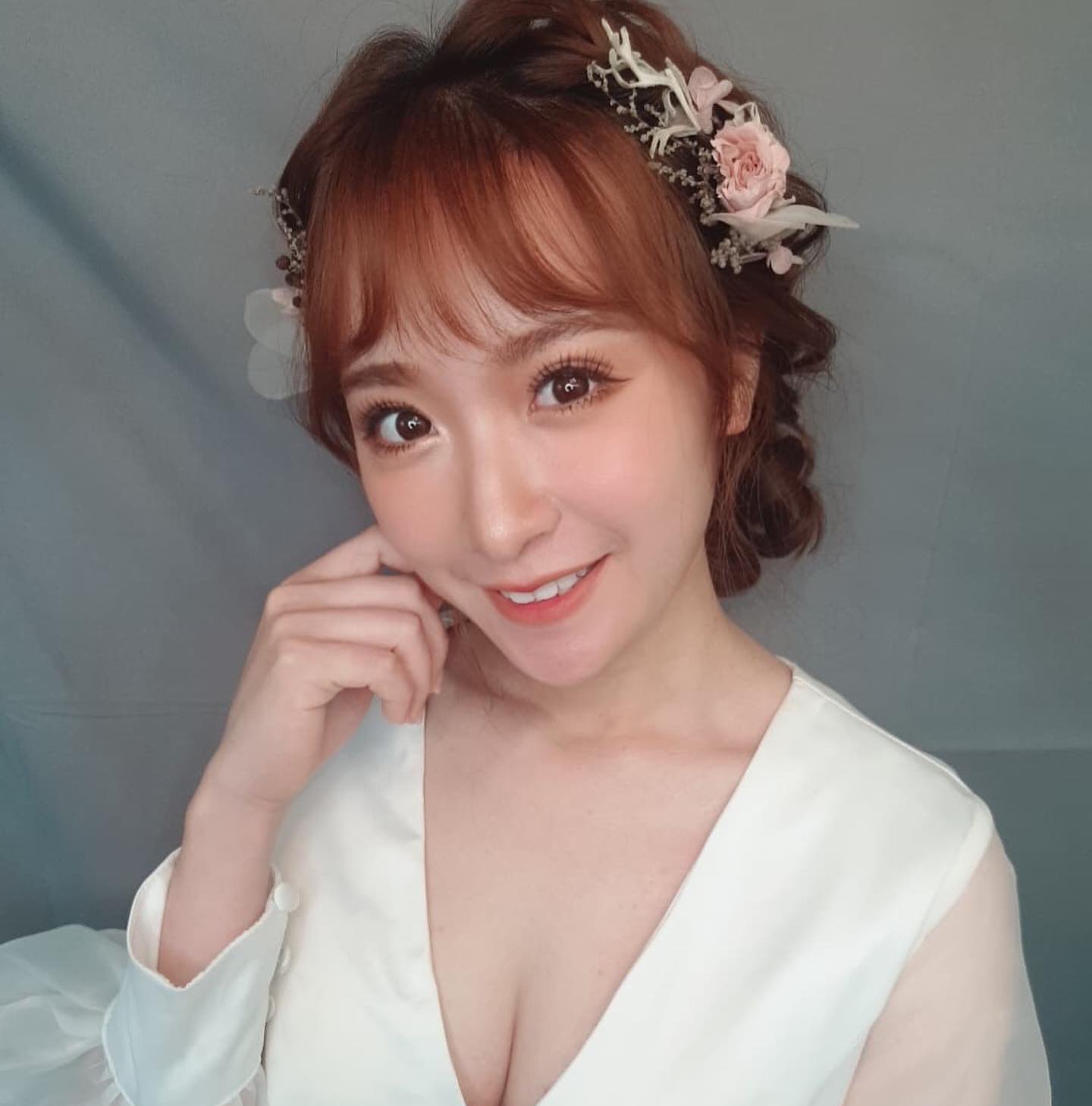 長腿女神「Hi,我是Ivy」雪白的「白嫩大腿」視角好邪惡喔，加極細蠻腰真的好狂-第1章-图片2